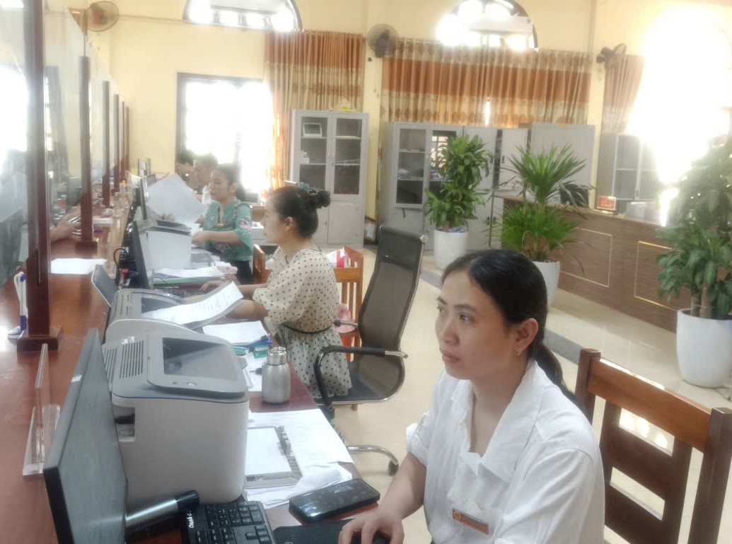 Chi trả 2.700 tỉ đồng cho 2.739 cán bộ xin nghỉ hưu trước tuổi, thôi việc - Ảnh 1.