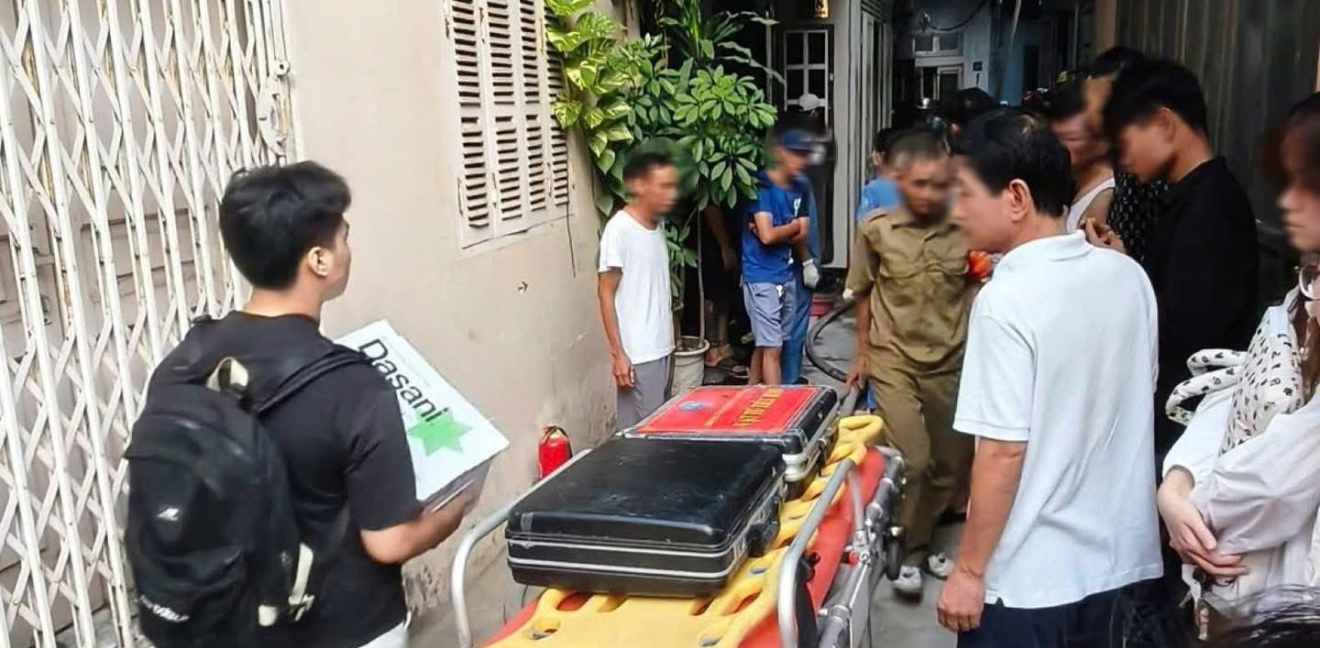 Cháy nhà Kim Hoa 4 tầng khiến 5 người tử vong trong đêm kinh hoàng - Ảnh 1. Cháy nhà Kim Hoa 4 tầng khiến 5 người tử vong trong đêm kinh hoàng - Ảnh 1.