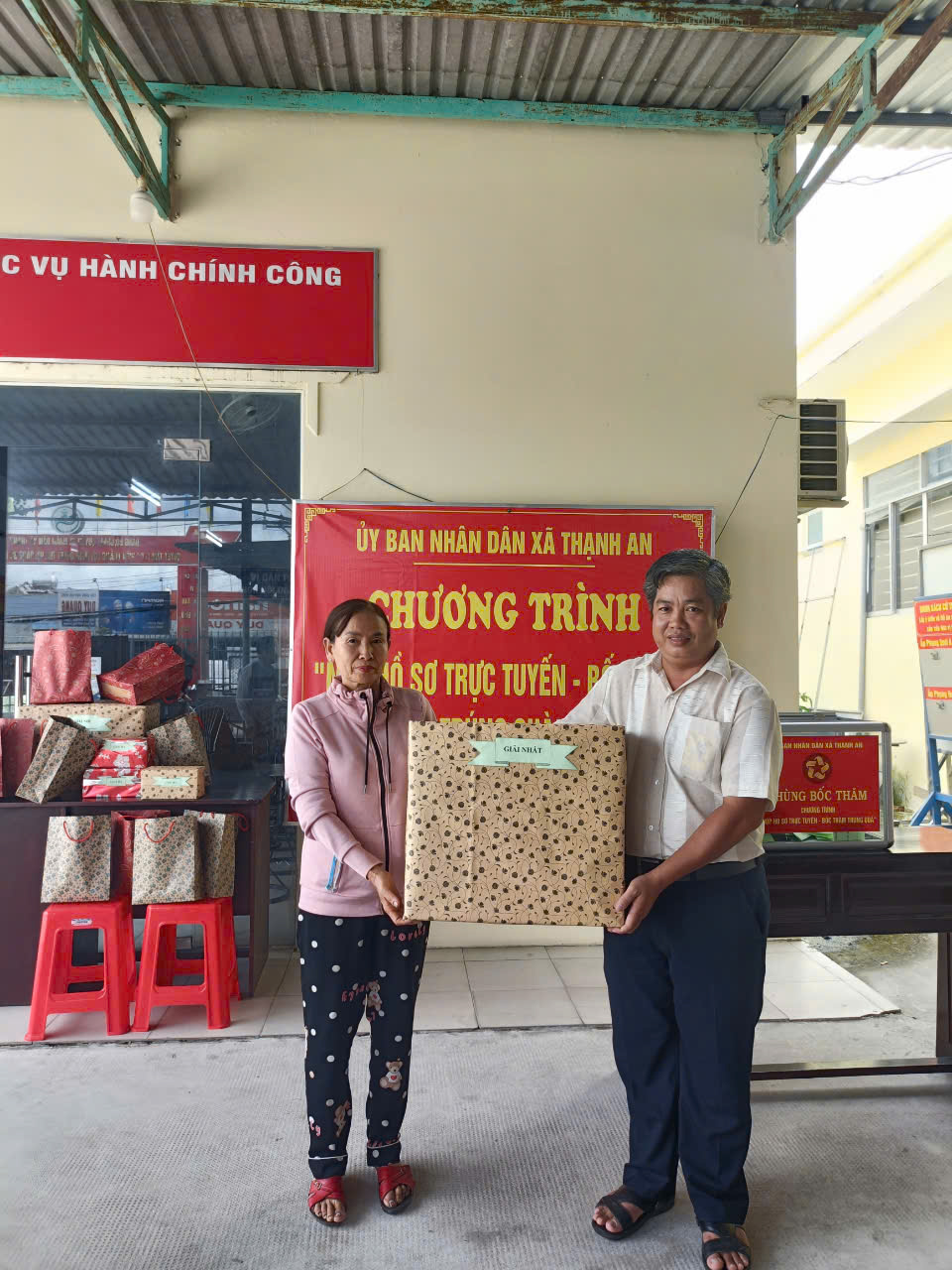 Nhiều người dân Cần Thơ bất ngờ trúng thưởng khi nộp hồ sơ trực tuyến - Ảnh 1.