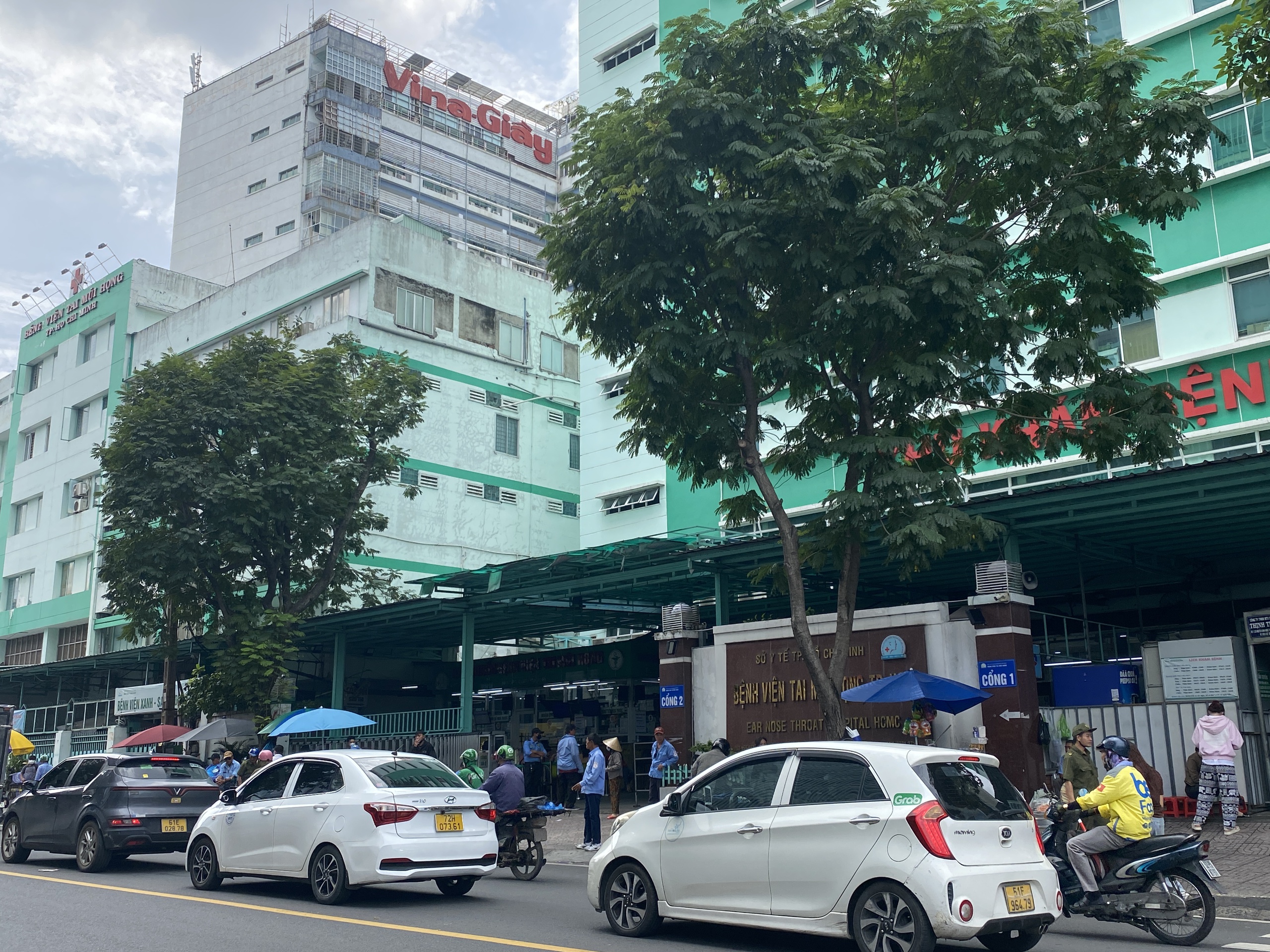 Bệnh viện lý giải về phản ánh nhân viên bị cho thôi việc - Ảnh 1.