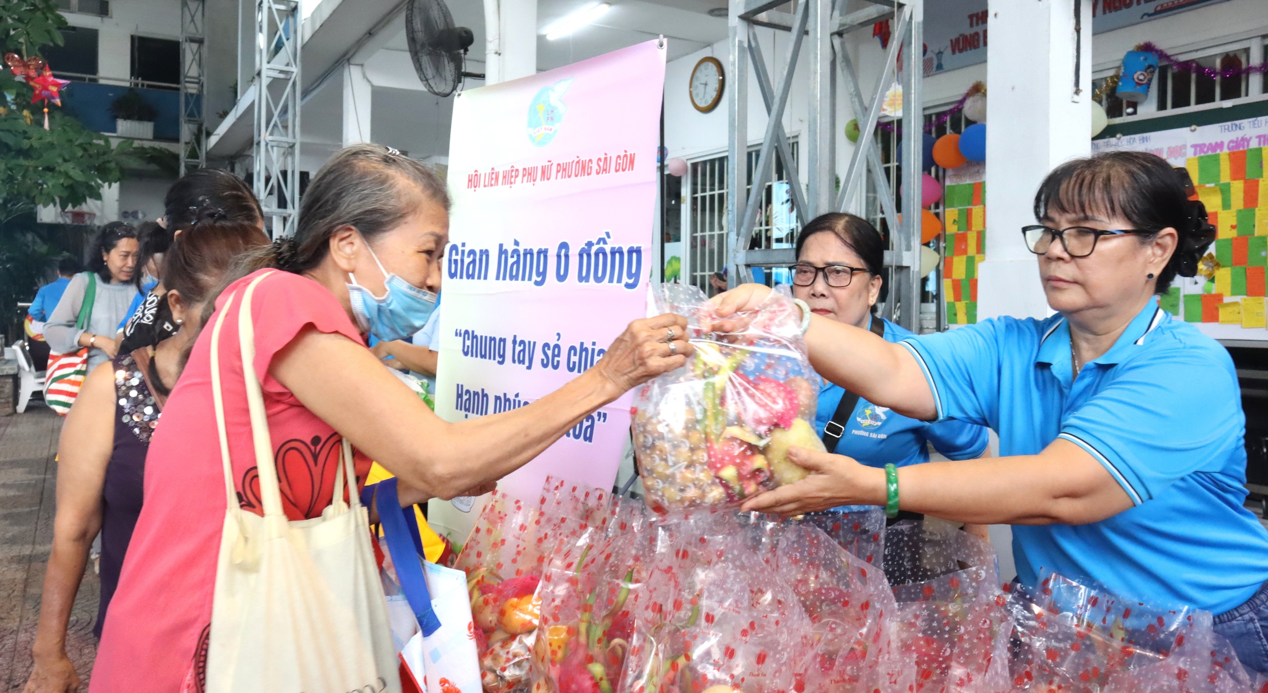 Phường Sài Gòn tổ chức nhiều hoạt động ý nghĩa chào mừng Đại hội Đại biểu Đảng bộ TP HCM - Ảnh 8.