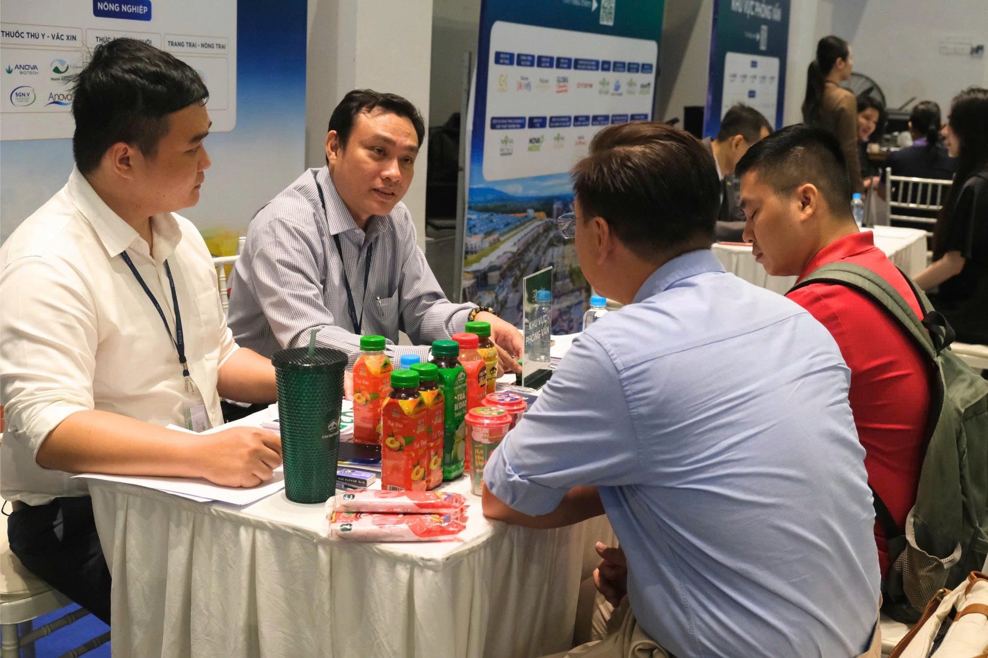 Sôi động mùa tuyển dụng cuối năm tại Hội thảo Nhân tài NovaGroup 2025 - Ảnh 4.