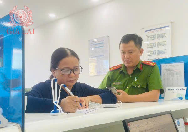 Tài khoản nhận 5 tỉ đồng , người phụ nữ vội vàng báo công an - Ảnh 1. Tài khoản nhận 5 tỉ đồng , người phụ nữ vội vàng báo công an - Ảnh 1.