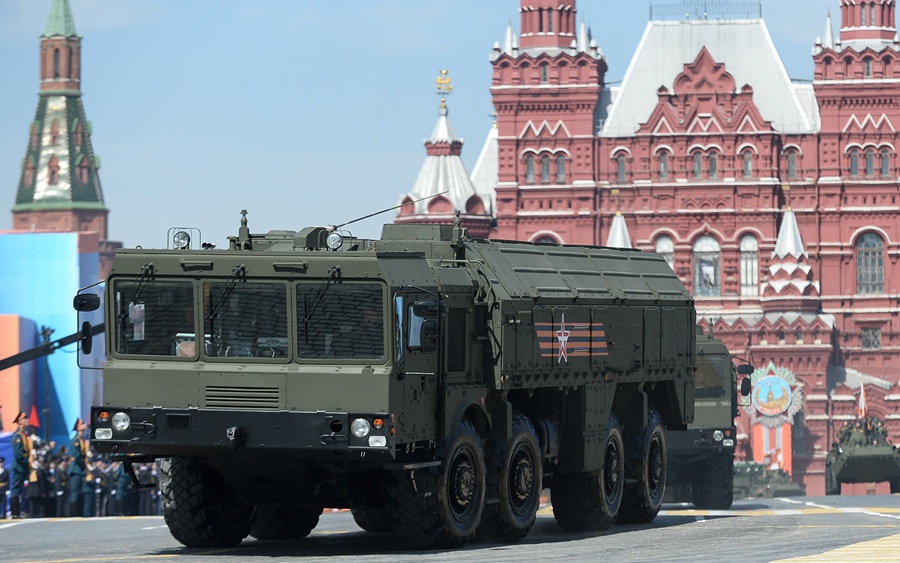 Nhà máy lọc dầu Nga cách Ukraine hơn 1.000 km bị tấn công - Ảnh 2.