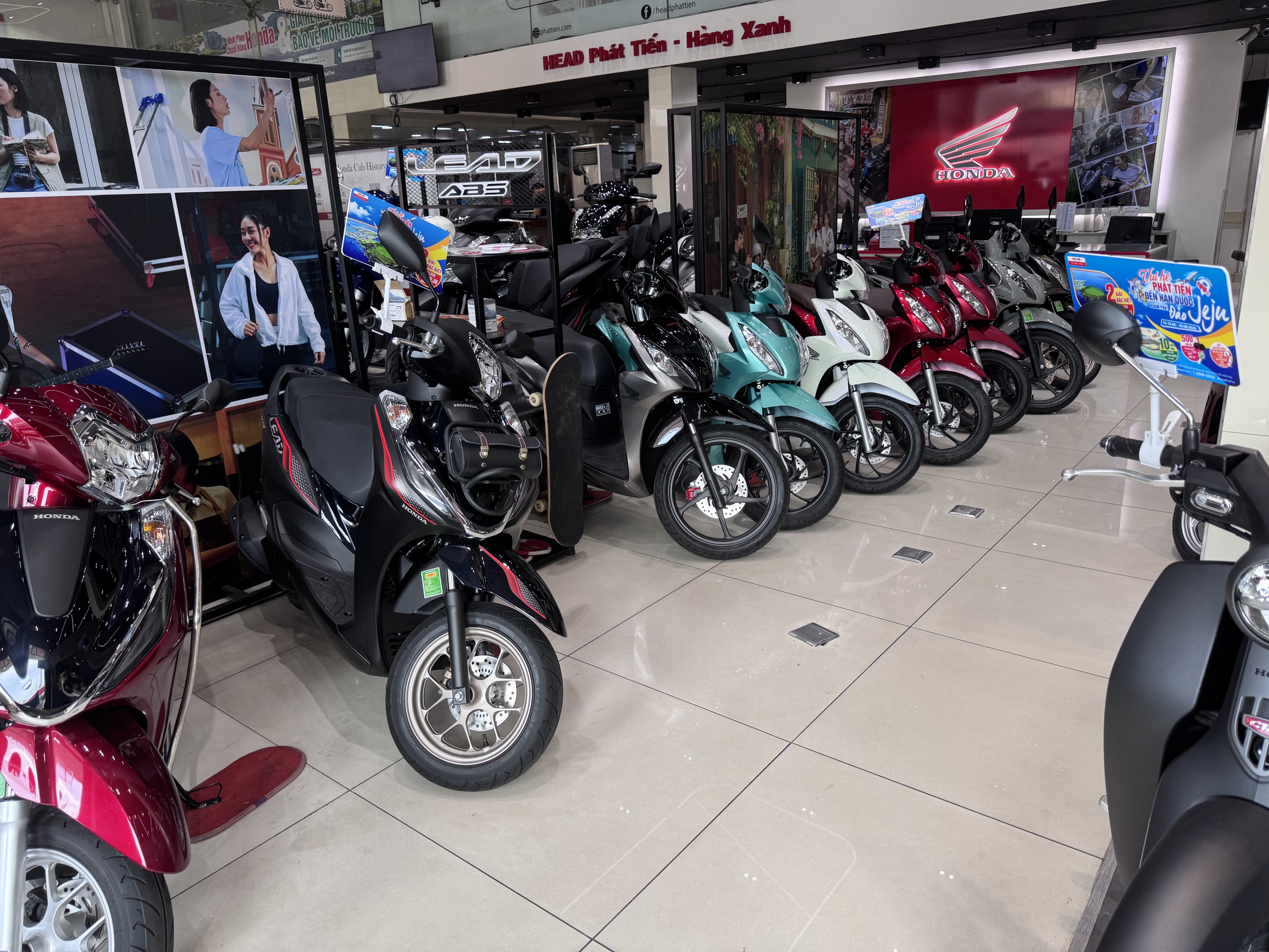 Doanh số xe xăng sụt giảm Đáng báo động tại Việt Nam trong qúy III / 2025 - Ảnh 1.