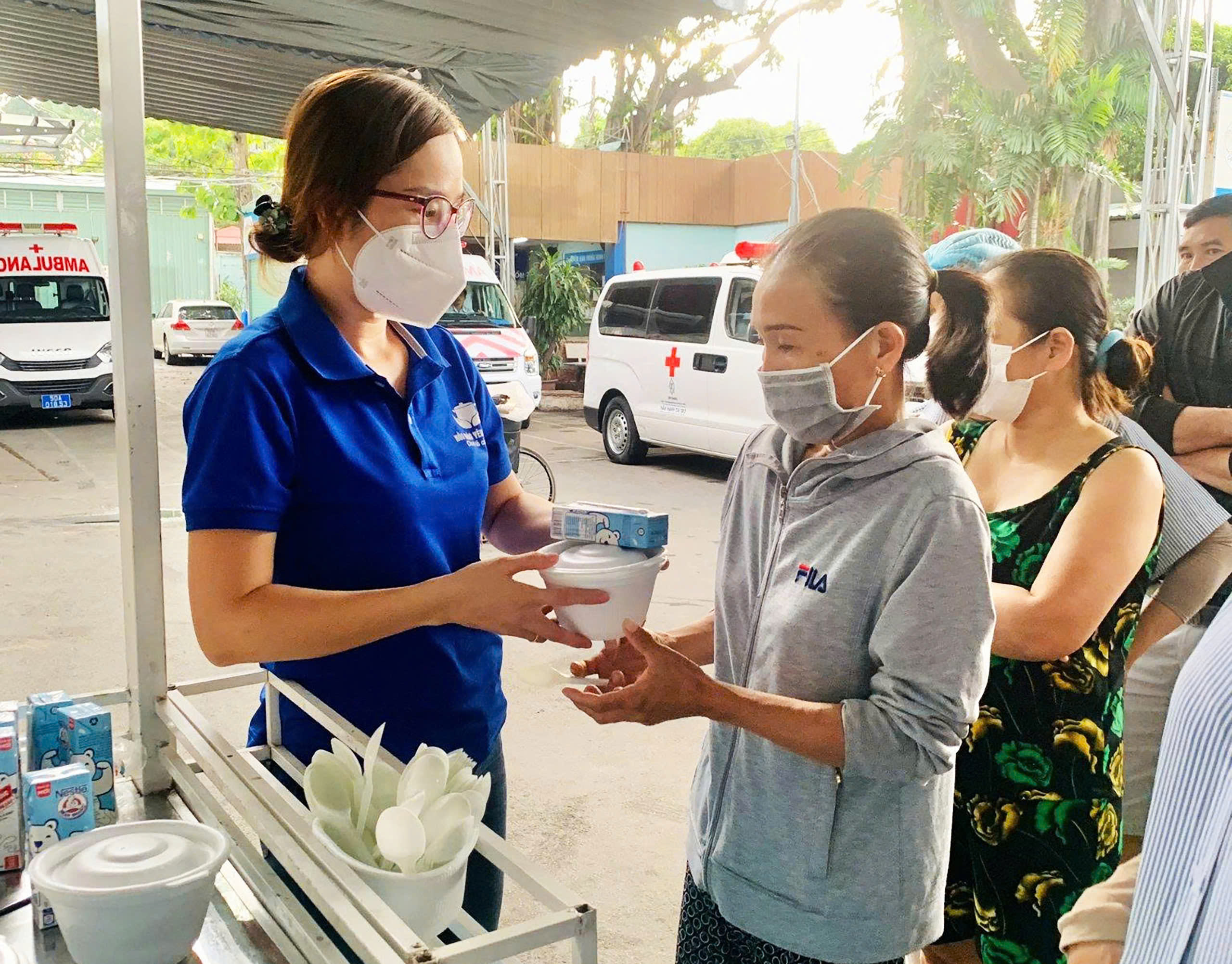 Bất ngờ với hình ảnh cuối tuần ở Bệnh viện Đa khoa Thủ Đức - Ảnh 3.