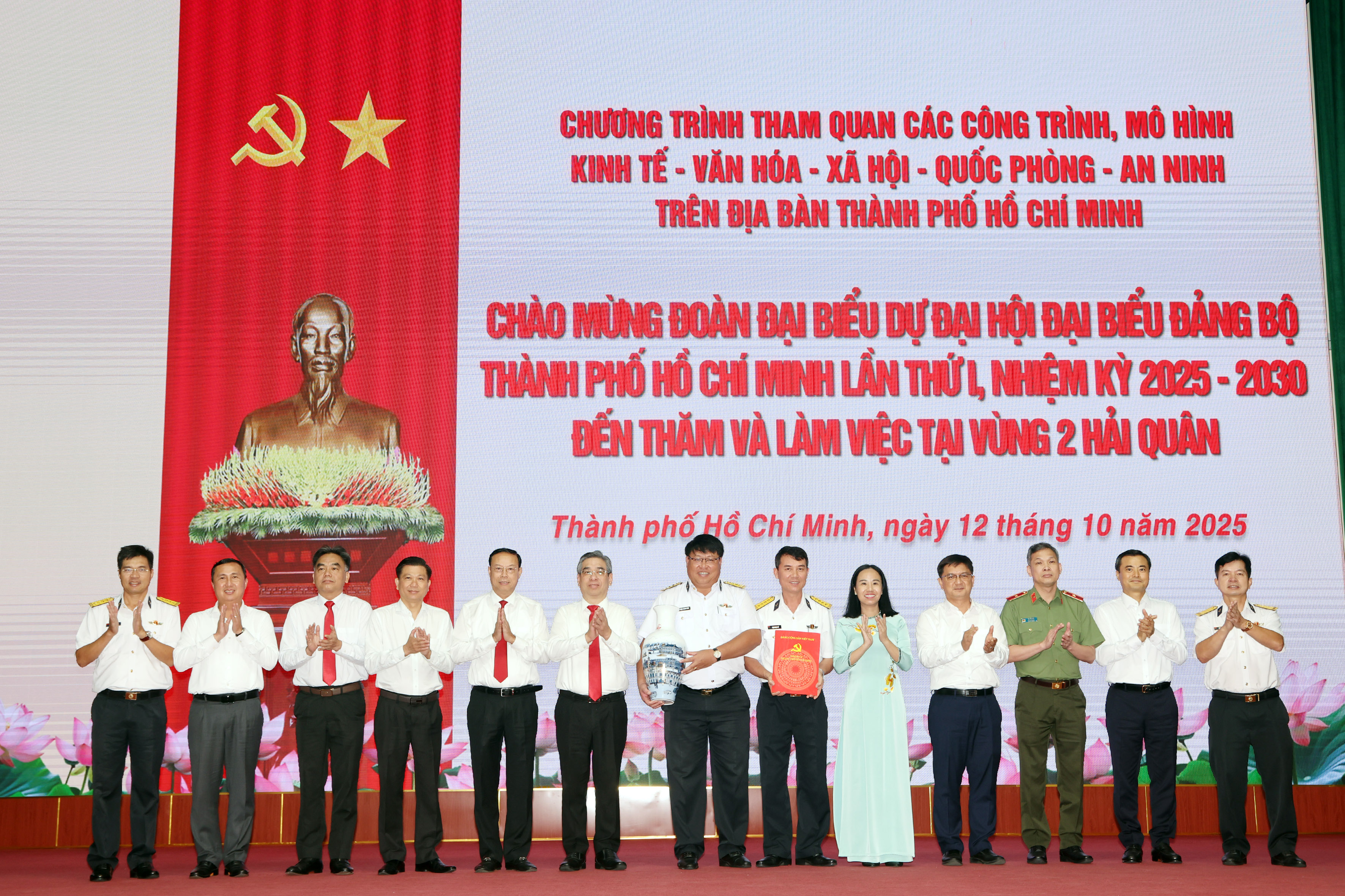 Chung sức đồng lòng đưa thành phố cất cánh - Ảnh 2.
