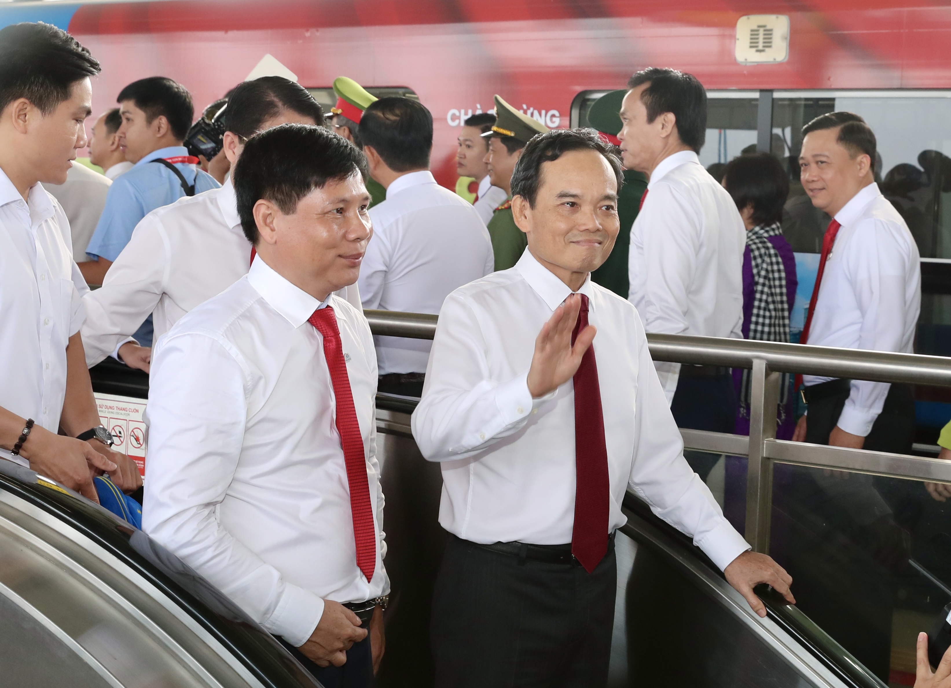 Chung sức đồng lòng đưa thành phố cất cánh - Ảnh 1.