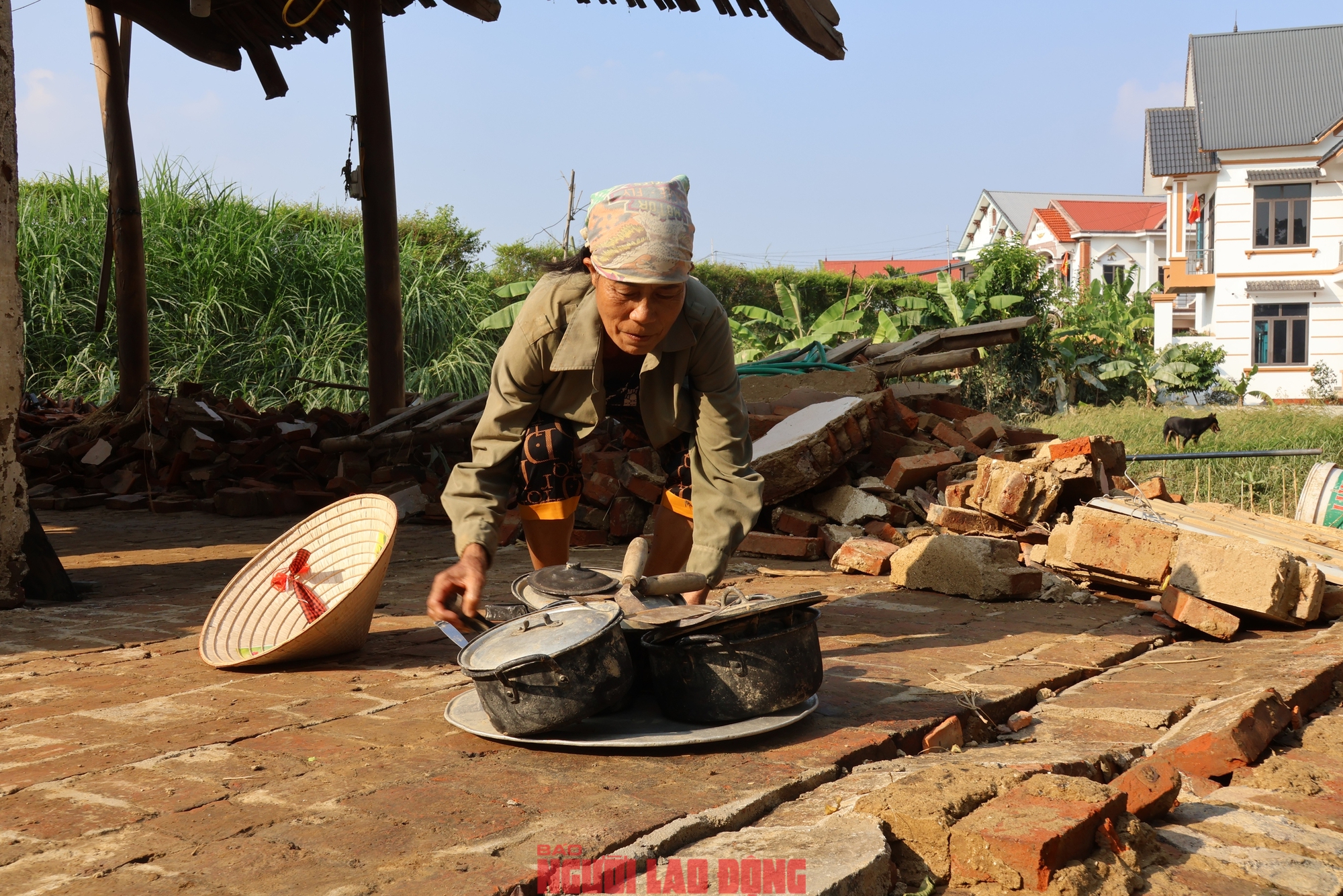 Xót xa cảnh người phụ nữ nghèo đơn thân ở Thái Nguyên chỉ có gian nhà cũ và 10 triệu đã bị lũ cuốn - Ảnh 5.