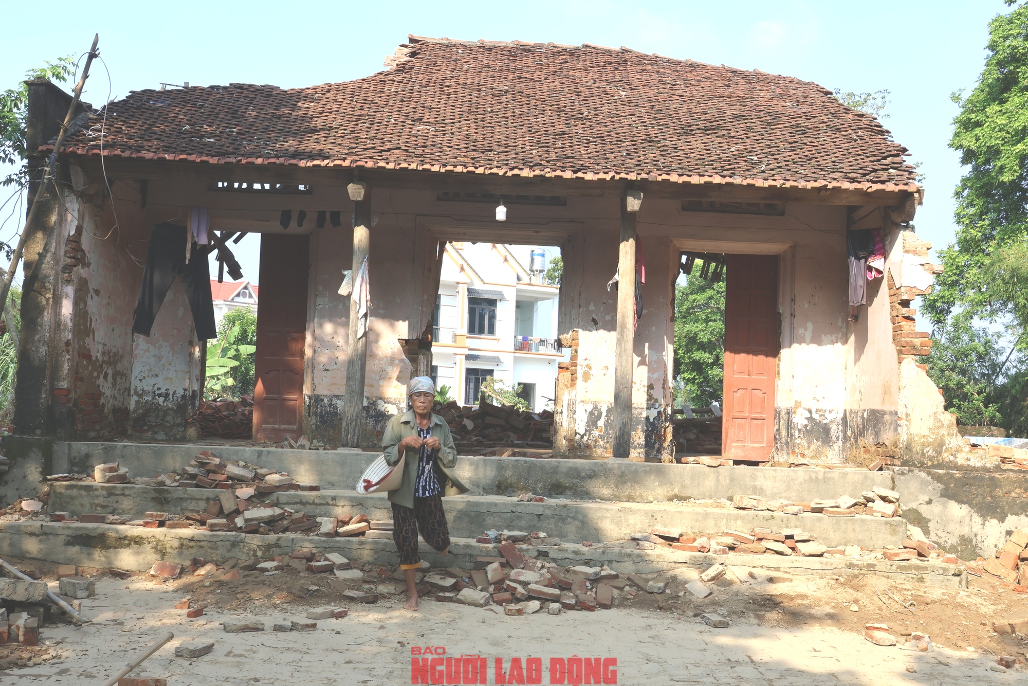 Xót xa cảnh người phụ nữ nghèo đơn thân ở Thái Nguyên chỉ có gian nhà cũ và 10 triệu đã bị lũ cuốn - Ảnh 4.