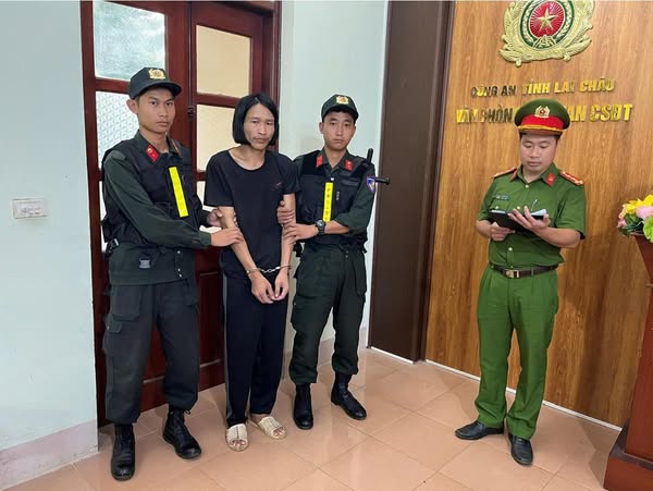 Cầm gậy thách thức đánh nhau với hàng xóm, bị đâm tử vong - Ảnh 1.