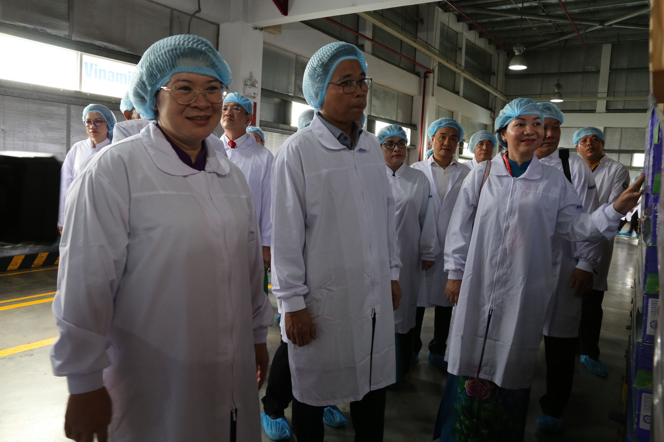 Tổ đại biểu tham dự Đại hội đại biểu Đảng bộ TP HCM tham quan Nhà máy sữa Vinamilk - Ảnh 2.