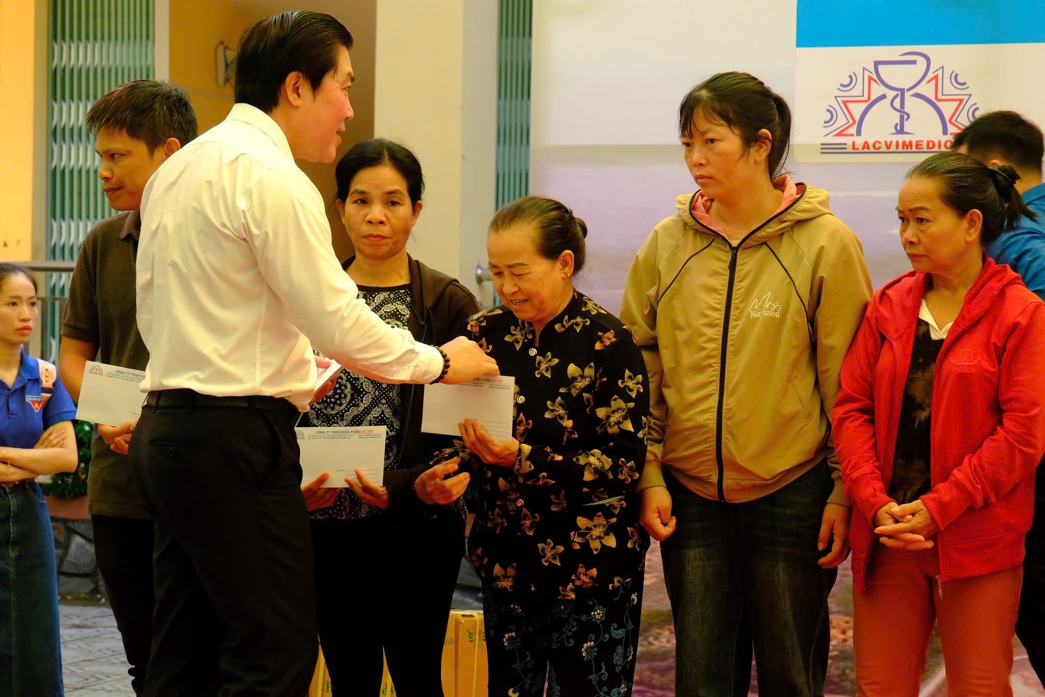 Bất ngờ với hình ảnh cuối tuần ở Bệnh viện Đa khoa Thủ Đức - Ảnh 1.