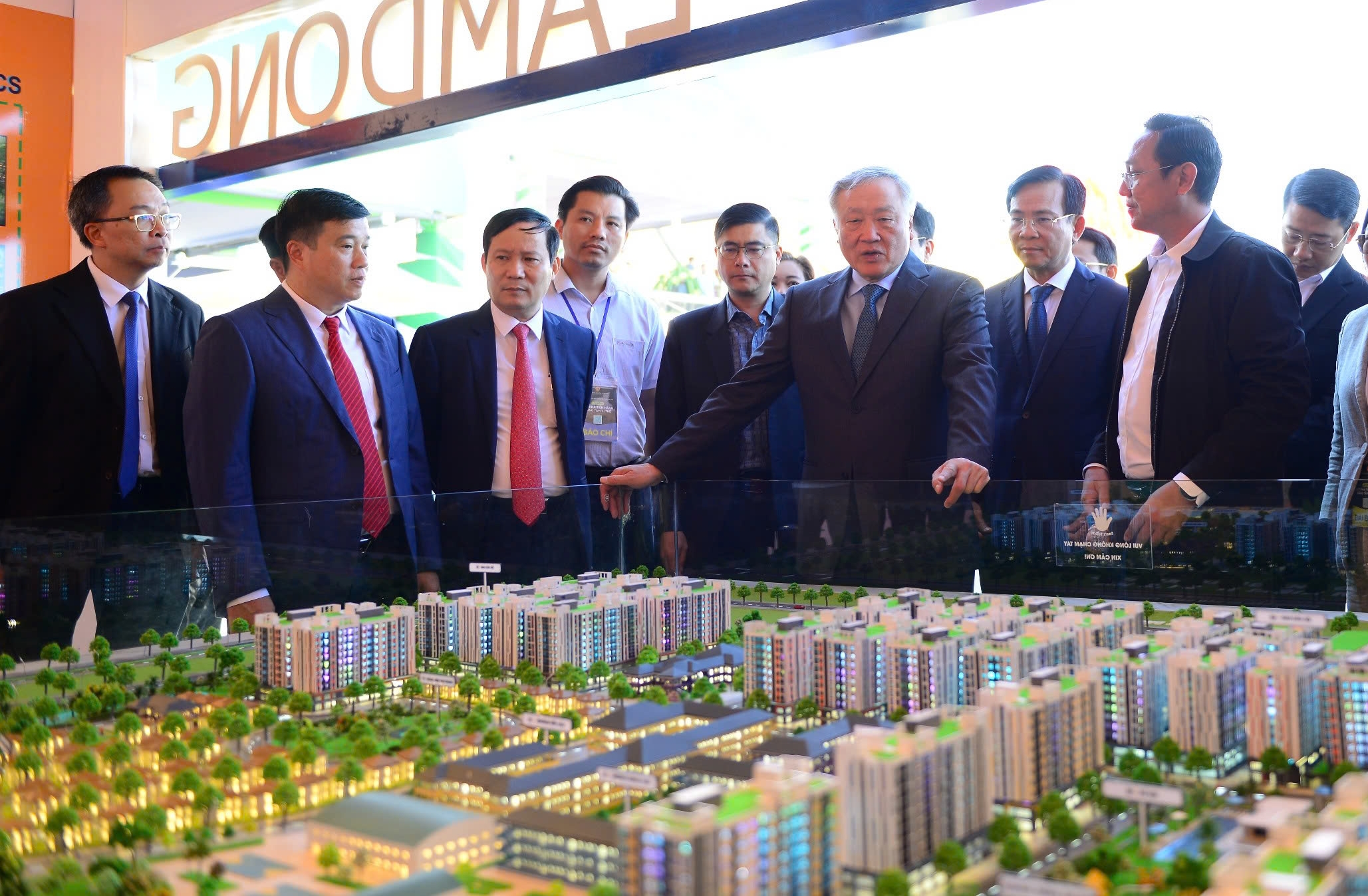Lâm Đồng ký kết biên bản ghi nhớ hợp tác dự án với nhiều doanh nghiệp, tập đoàn - Ảnh 1.