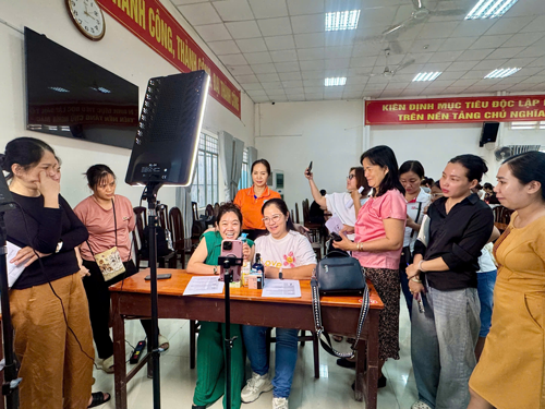 Phụ nữ An Hội học khởi nghiệp trong kỷ nguyên số - Ảnh 1. Phụ nữ An Hội học khởi nghiệp trong kỷ nguyên số - Ảnh 1.