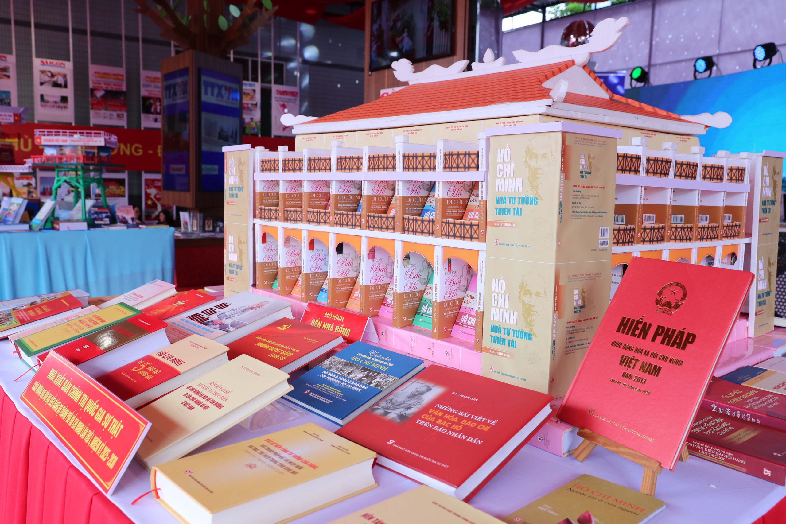 Không gian triển lãm Báo chí - Xuất bản tại Đại hội Đảng bộ TP HCM - Ảnh 4.