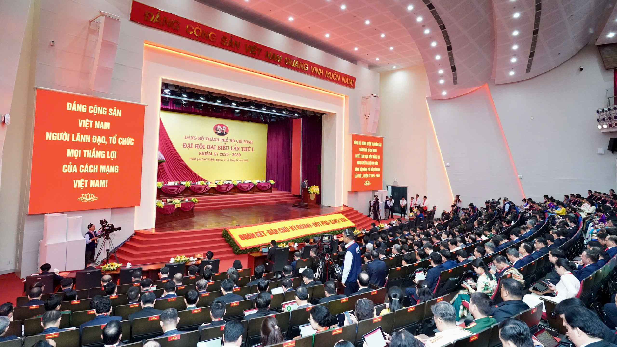 Tổ chức tốt đợt cao điểm lấy ý kiến dự thảo văn kiện trình Đại hội XIV của Đảng - Ảnh 1.