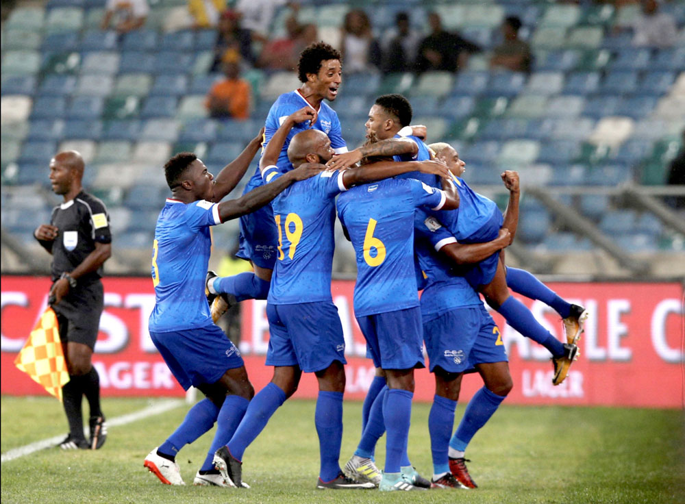Nghị lực phi thường của 2 tân binh World Cup - Ảnh 1. Nghị lực phi thường của 2 tân binh World Cup - Ảnh 1.