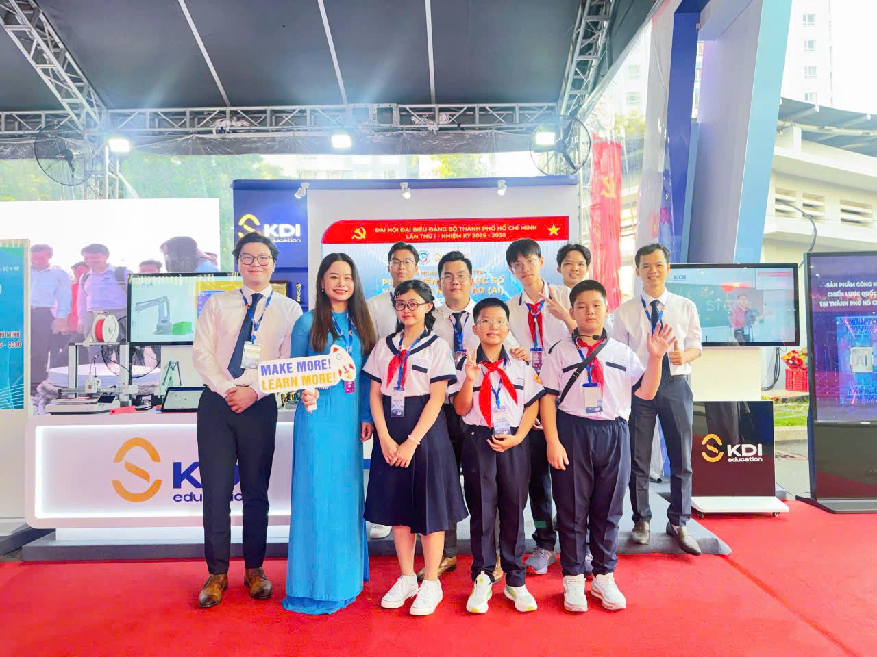 "Chạm" vào công nghệ, nuôi dưỡng đam mê số - Ảnh 2. "Chạm" vào công nghệ, nuôi dưỡng đam mê số - Ảnh 2.