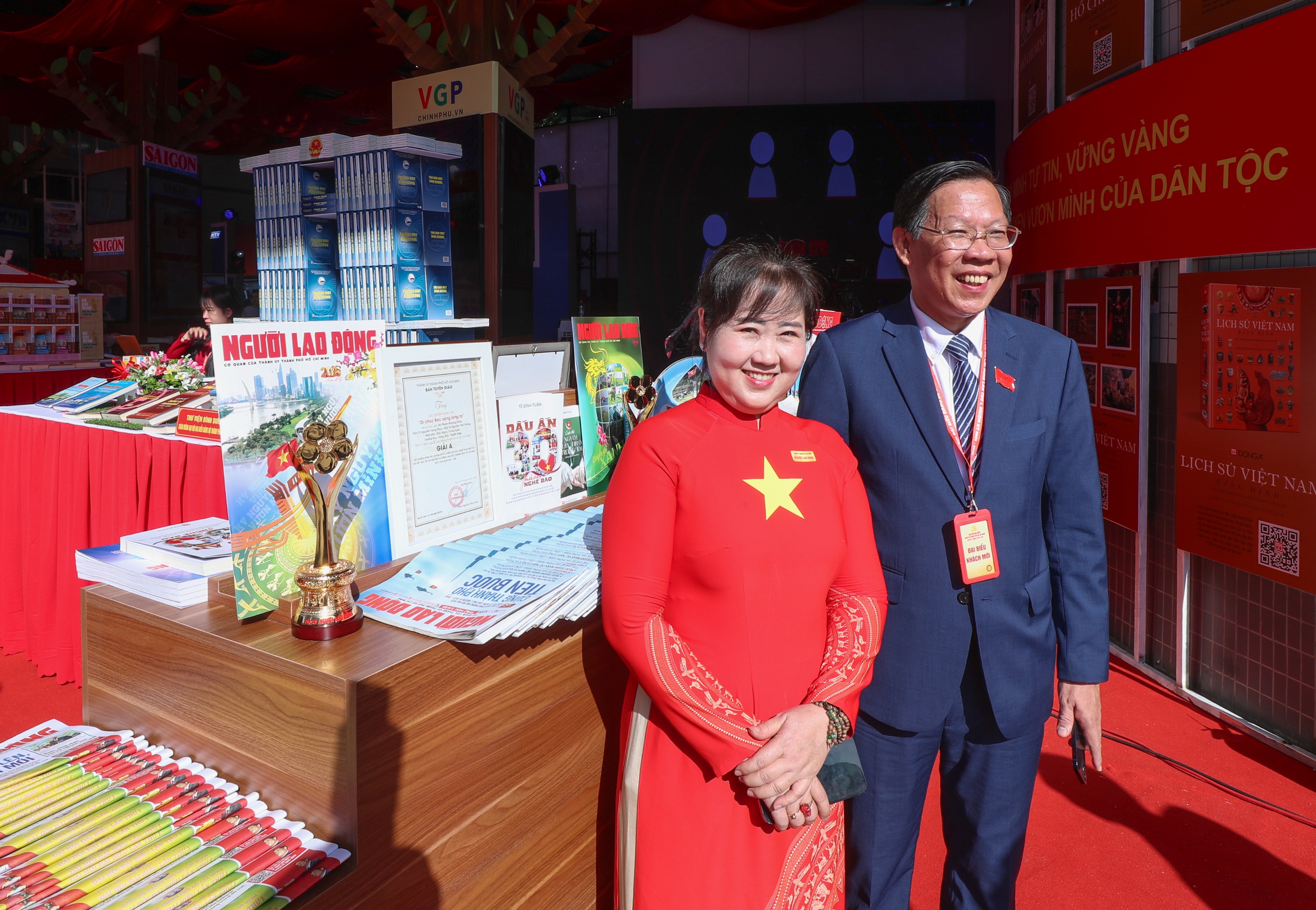 Tổng Bí thư Tô Lâm tham quan triển lãm thành tựu Báo chí - Xuất bản TP HCM - Ảnh 11.
