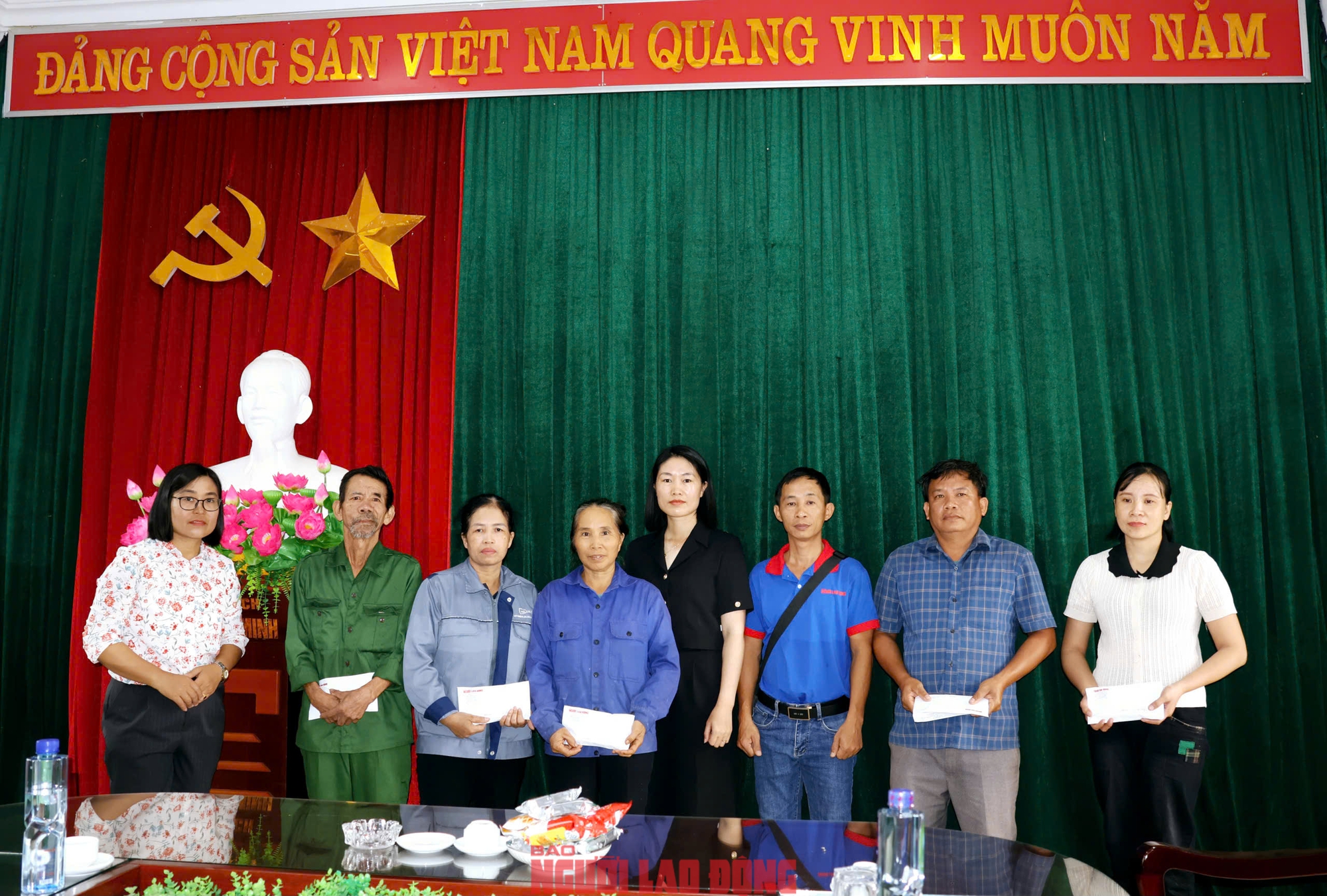 VIDEO: Báo Người Lao Động trao 200 triệu đồng hỗ trợ người dân xã Điềm Thụy (Thái Nguyên) - Ảnh 7.