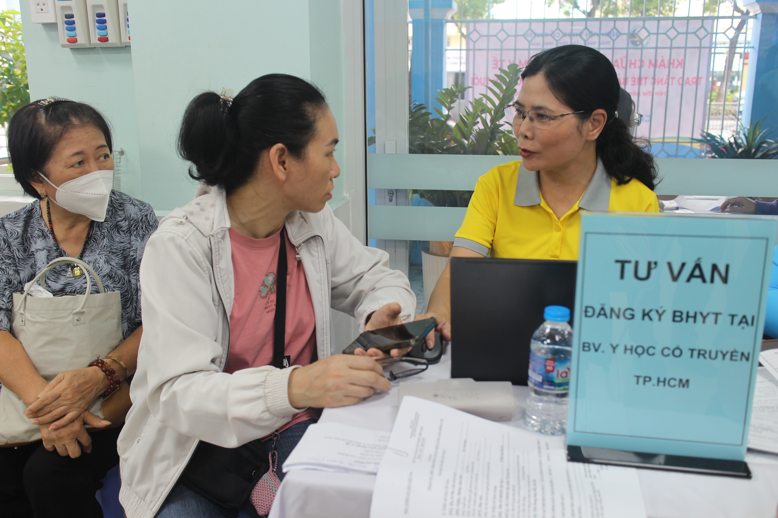 Người ở TP HCM có thể khám chữa bệnh BHYT ở Hà Nội? - Ảnh 1.
