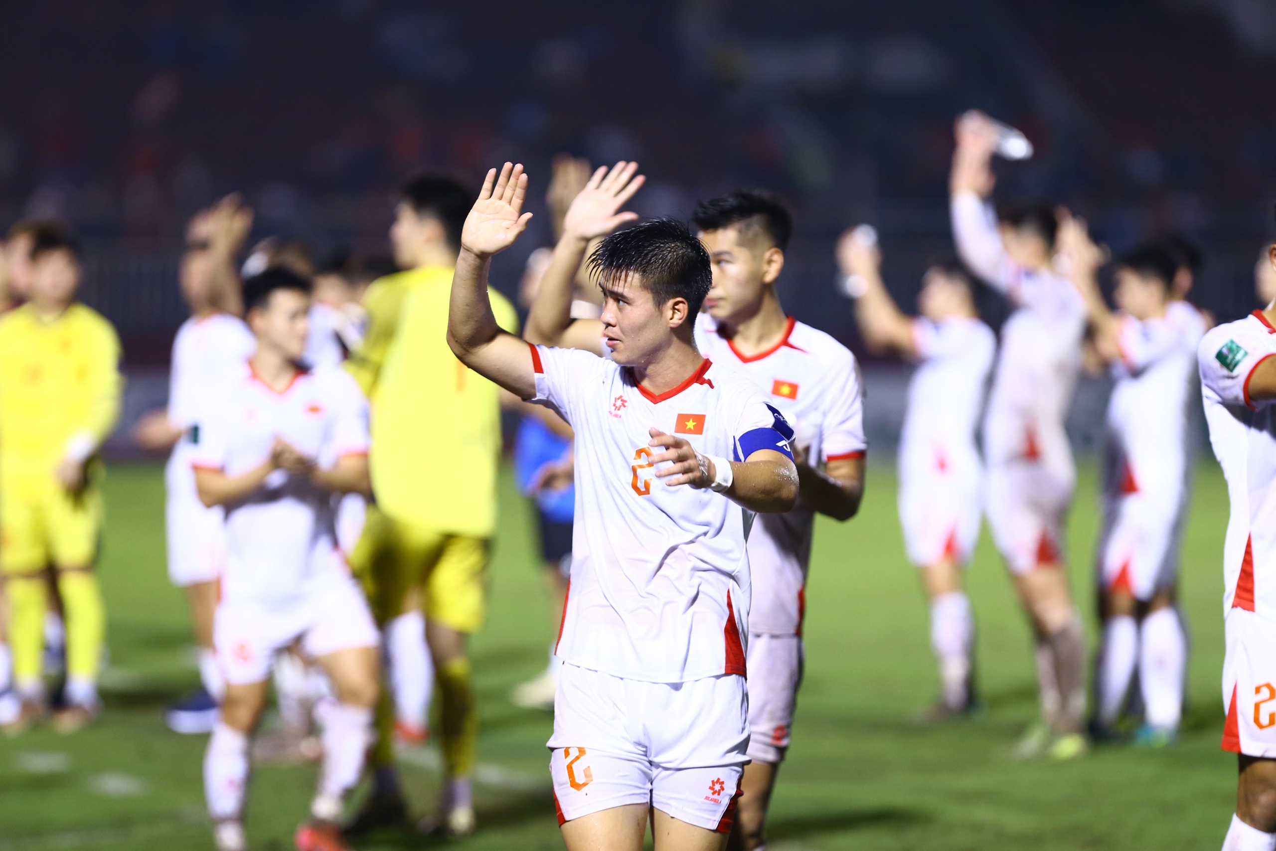 HLV Nepal bất ngờ vắng mặt ở trận thua 0-1 Việt Nam - Ảnh 7.
