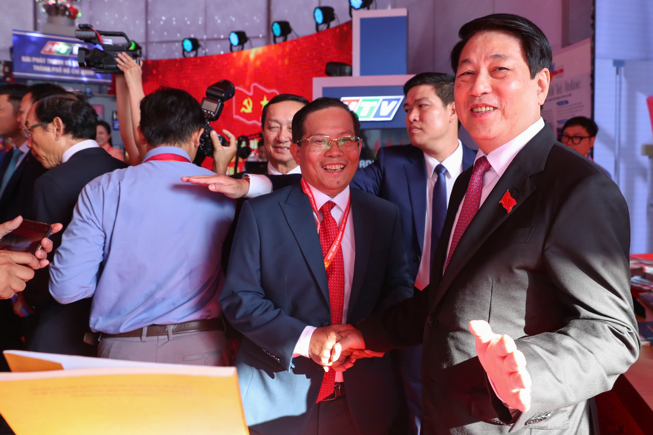 Tổng Bí thư Tô Lâm tham quan triển lãm tại Đại hội đại biểu Đảng bộ TPHCM - Ảnh 3.