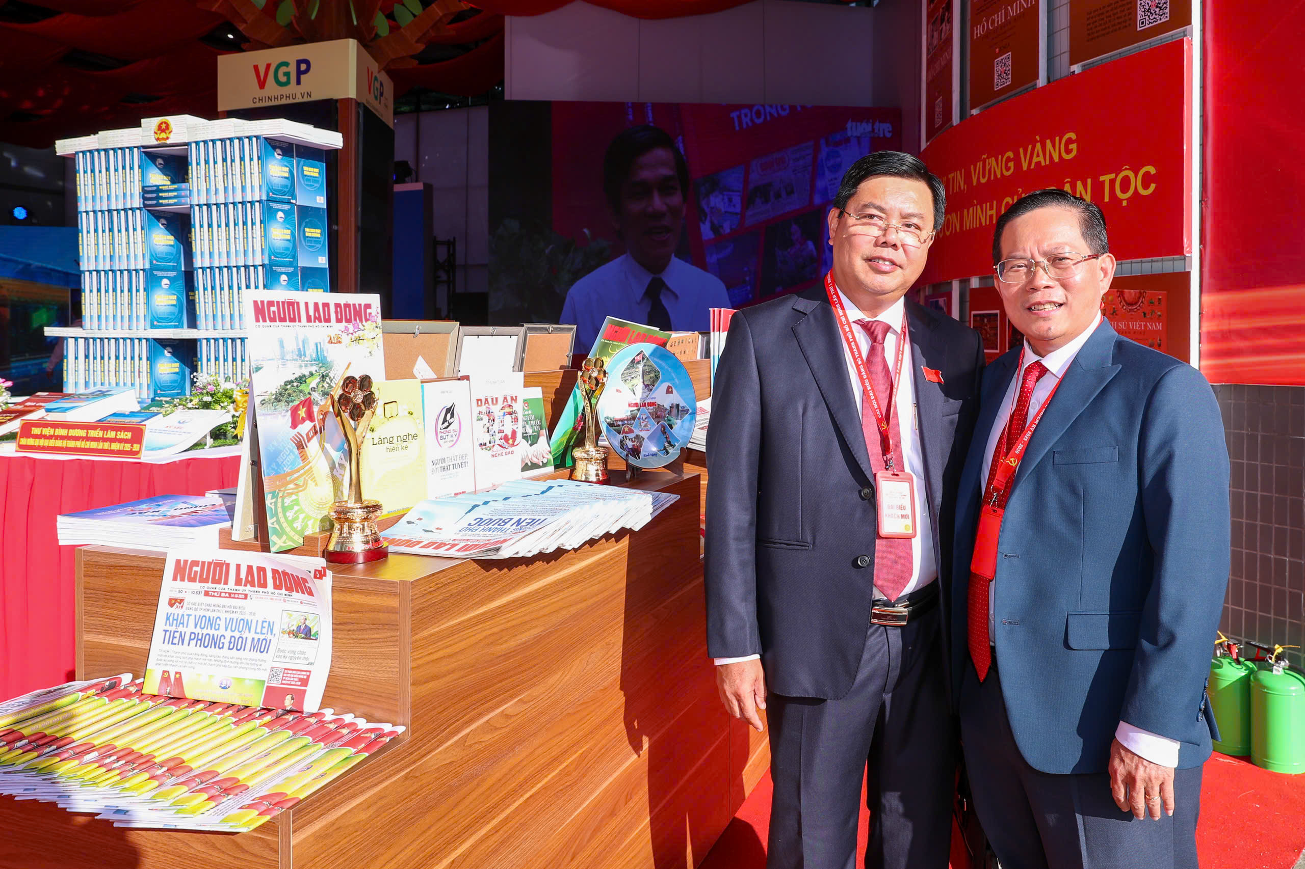 Tổng Bí thư Tô Lâm tham quan triển lãm tại Đại hội đại biểu Đảng bộ TPHCM - Ảnh 7.