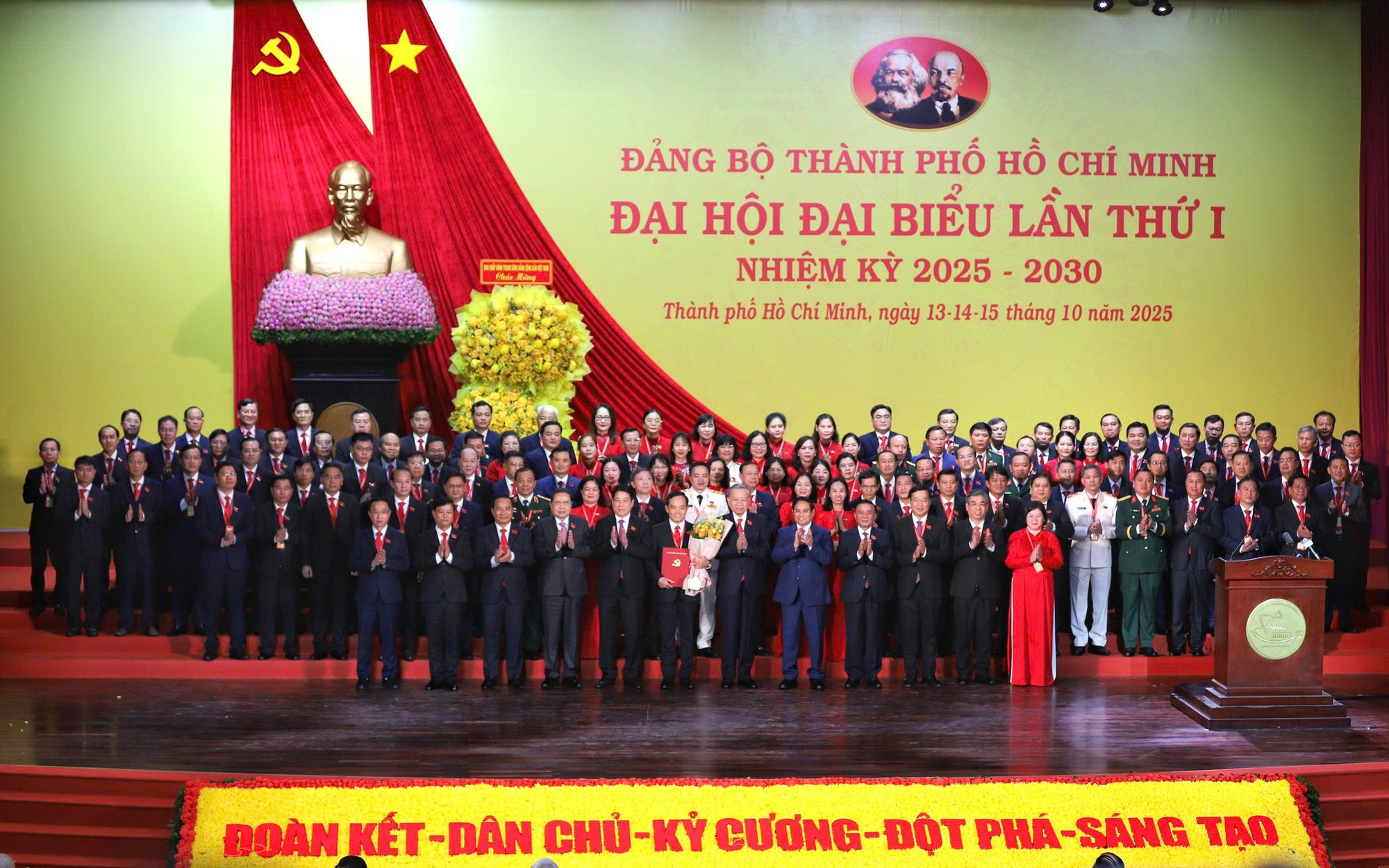 Ra mắt Đoàn đại biểu Đảng bộ TP HCM dự Đại hội toàn quốc lần thứ XIV của Đảng - Ảnh 2.