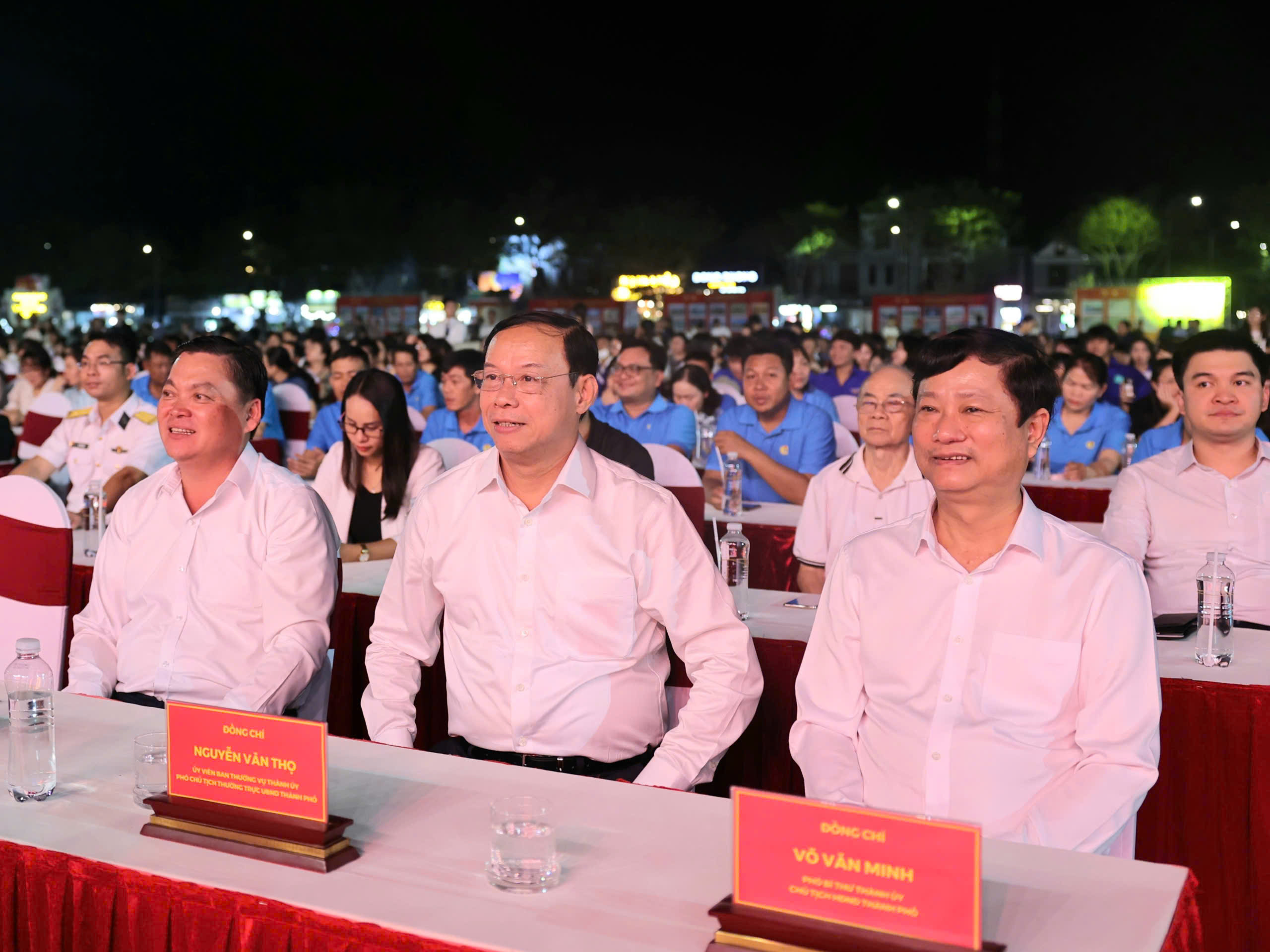 Ông Trần Lưu Quang dự chương trình nghệ thuật chào mừng thành công Đại hội Đảng bộ TP HCM - Ảnh 4.