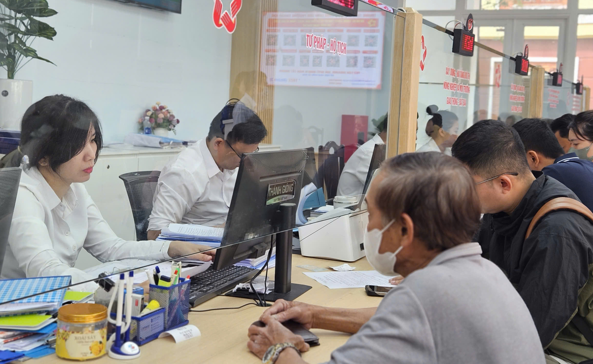 Đà Nẵng thu hút nhân tài với lương lên đến 150 triệu đồng / tháng - Ảnh 1. Đà Nẵng thu hút nhân tài với lương lên đến 150 triệu đồng / tháng - Ảnh 1.