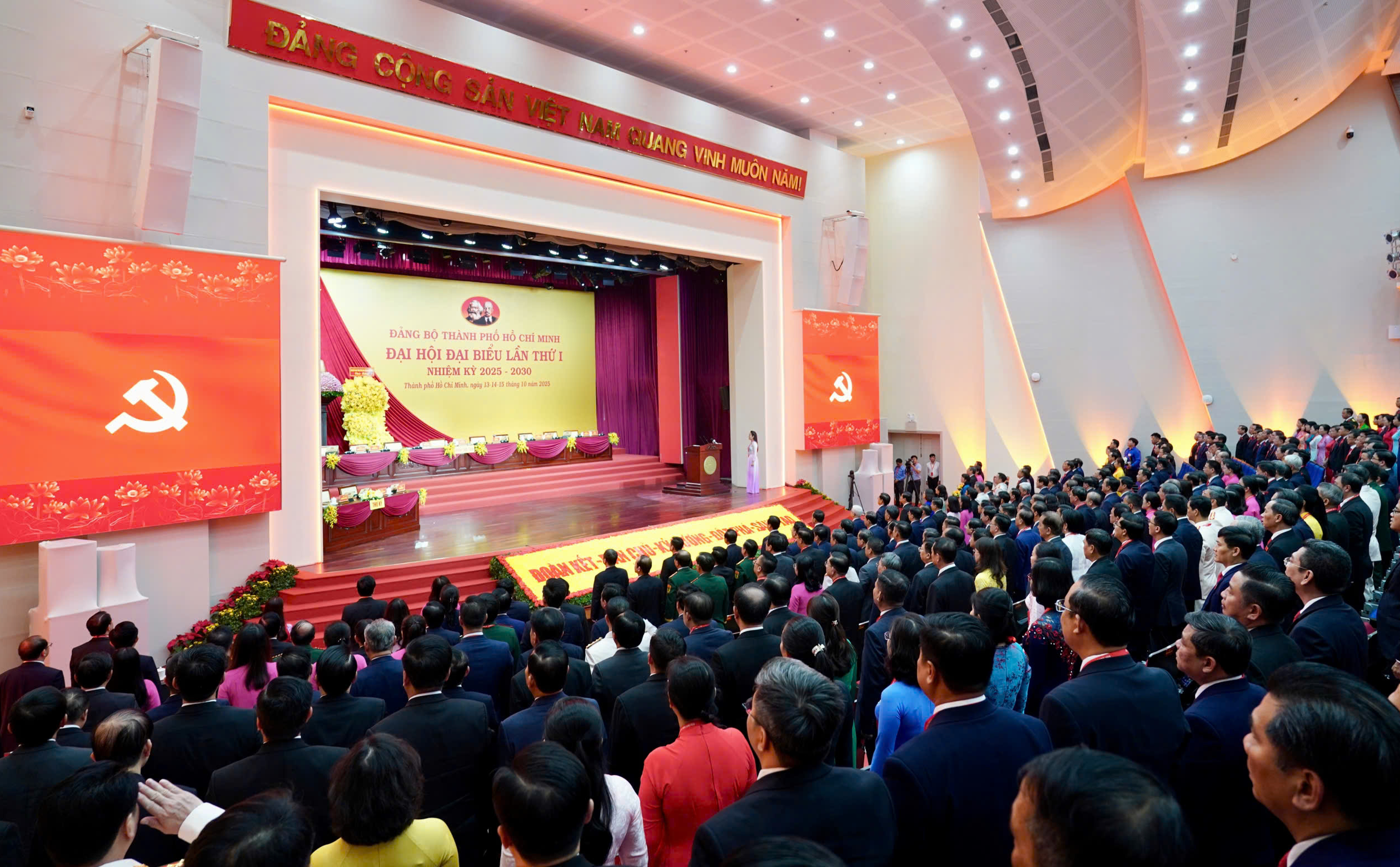 Bí thư Trần Lưu Quang: Nguồn lực lớn nhất, quý giá nhất của TP HCM chính là con người thành phố - Ảnh 2.