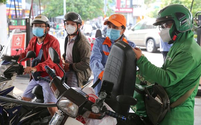 Giá xăng giảm mạnh , Dầu diesel giảm 538 đồng / lít , thị trường xăng dầu biến động - Ảnh 2.