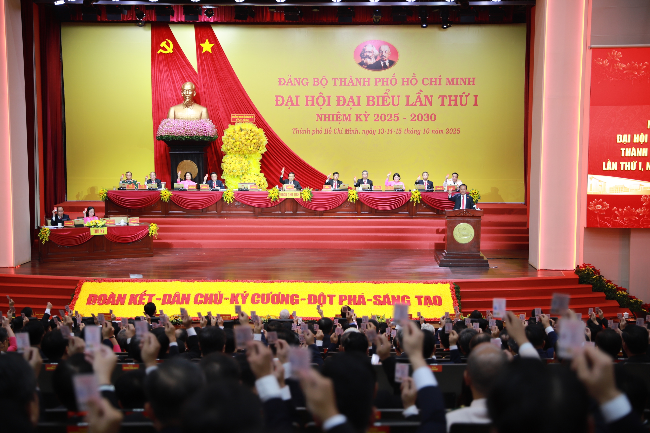 Bí thư Trần Lưu Quang: Nguồn lực lớn nhất, quý giá nhất của TP HCM chính là con người thành phố - Ảnh 5.