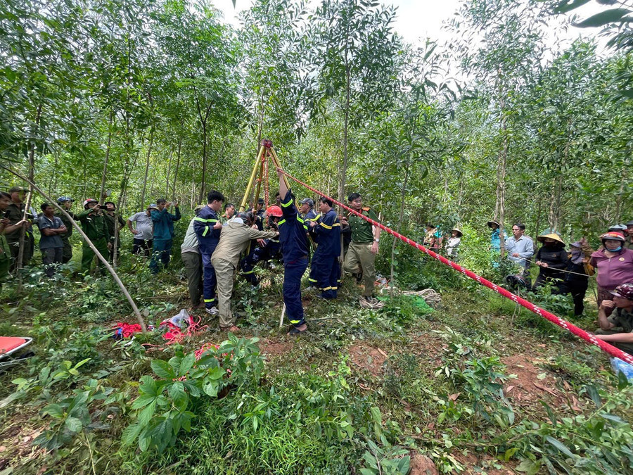 Đi làm rẫy, người đàn ông suýt mất mạng vì rơi xuống giếng hoang - Ảnh 1.