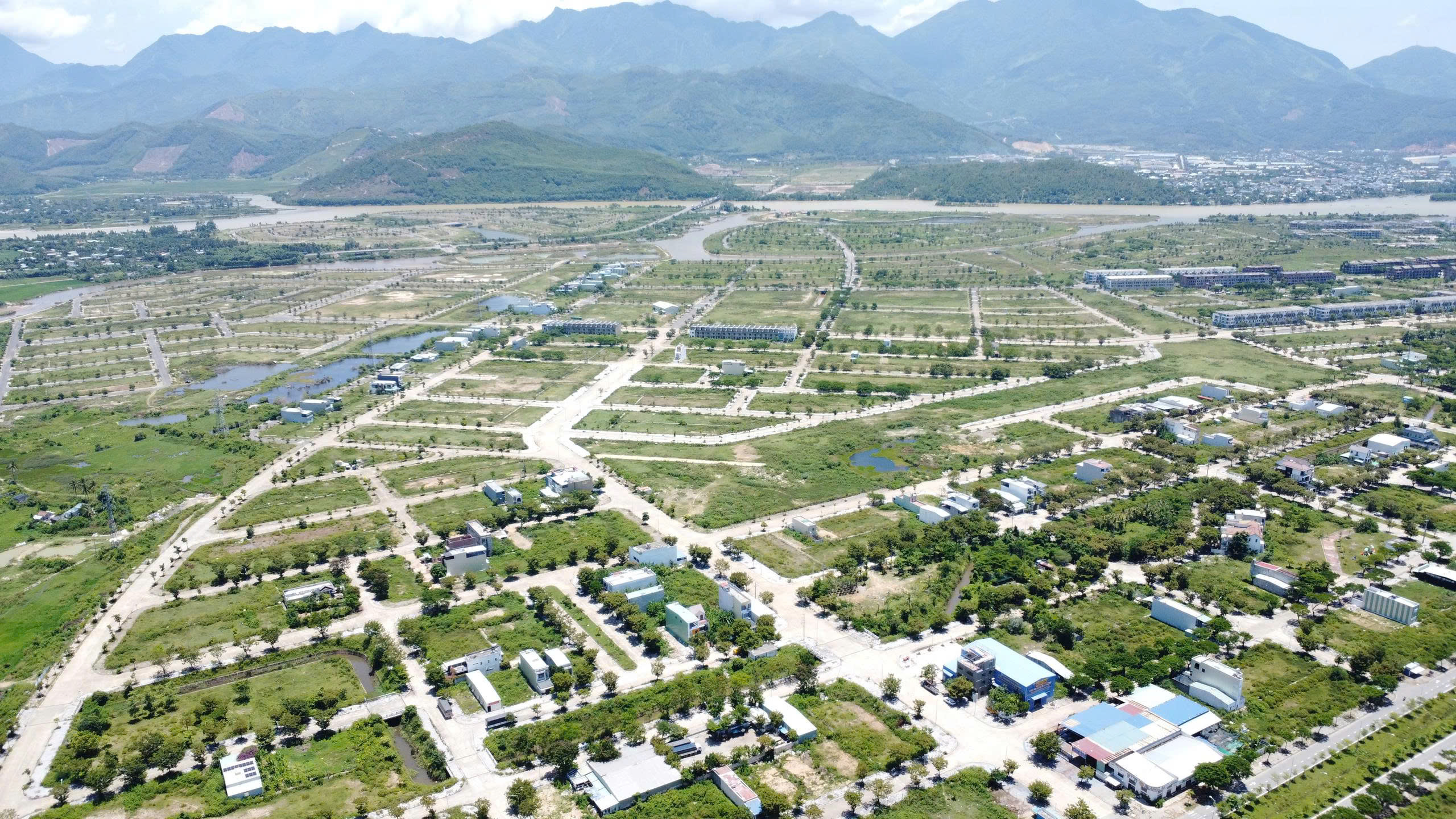 Đà Nẵng yêu cầu báo cáo giao dịch bất động sản từ 400 triệu đồng - Ảnh 1.