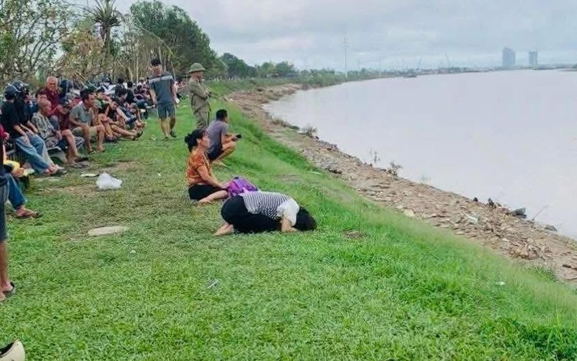 Vụ bố ôm 2 con nhỏ nhảy sông tự tử: Tìm thấy thi thể người bố - Ảnh 2.