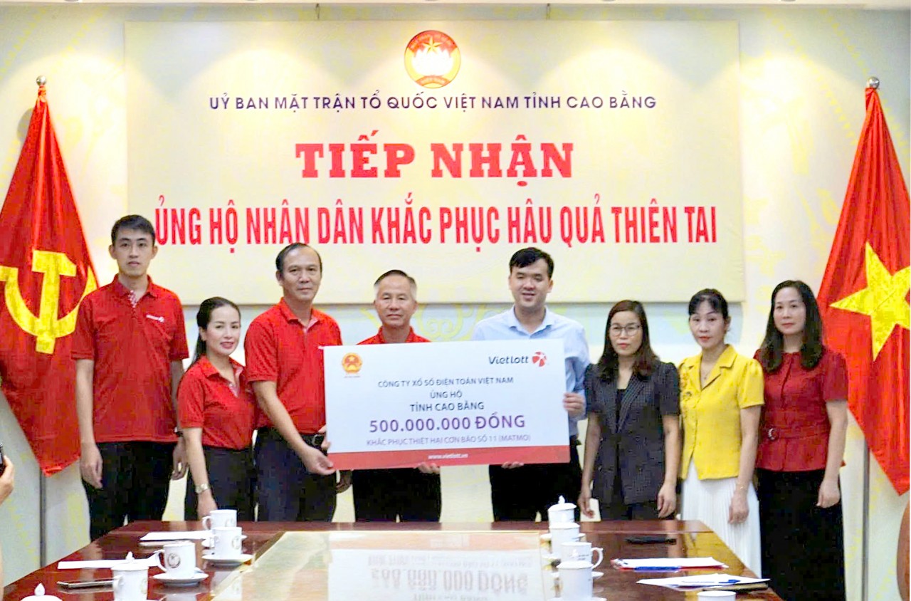 Vietlott và Quỹ Tâm Tài Việt ủng hộ 2,3 tỉ đồng khắc phục hậu quả bão số 11 - Ảnh 4.