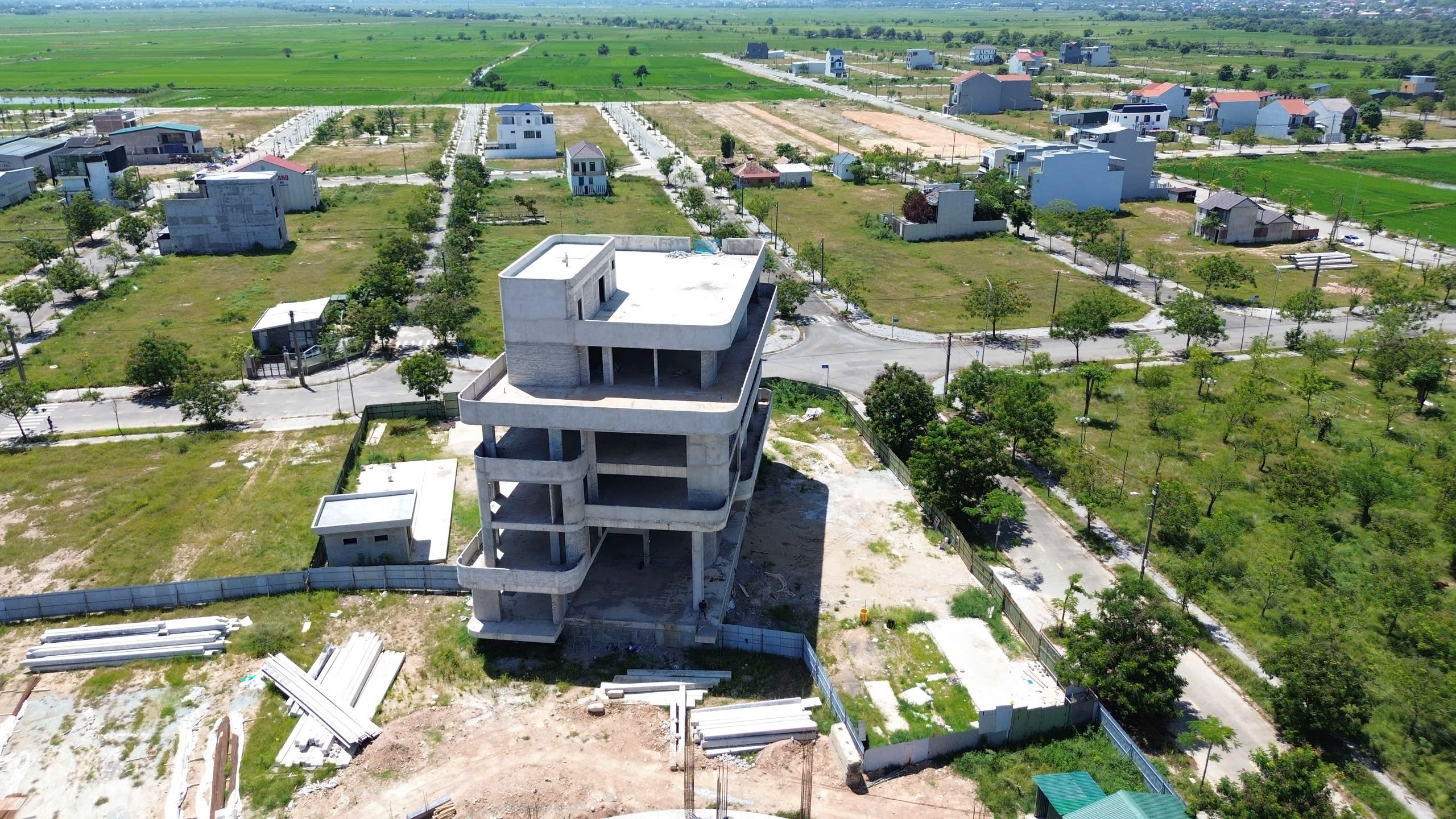 "Chạy làng" khỏi gói thầu CNTT Huế: Nhà thầu "cù cưa" hoàn tất thủ tục - Ảnh 1.