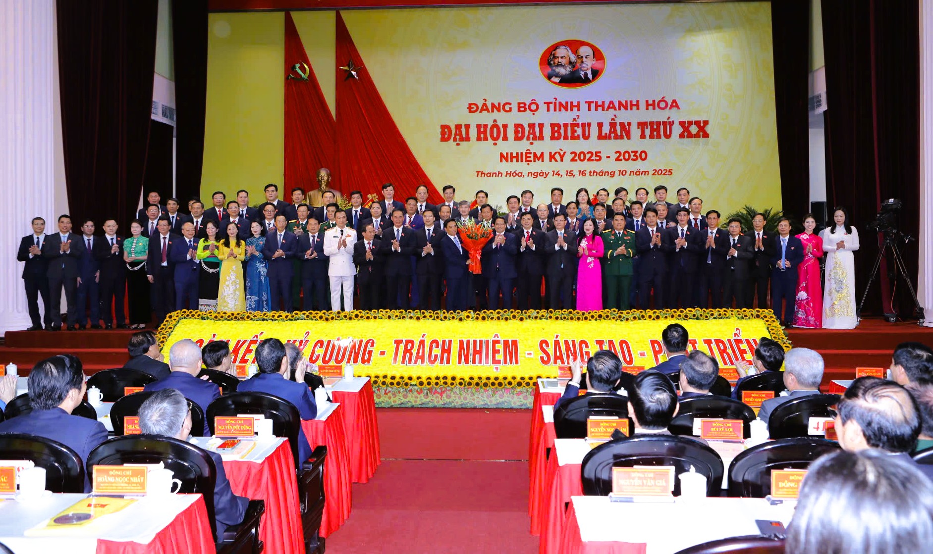 Ông Nguyễn Doãn Anh tái đắc cử Bí thư Tỉnh ủy Thanh Hóa - Ảnh 2.