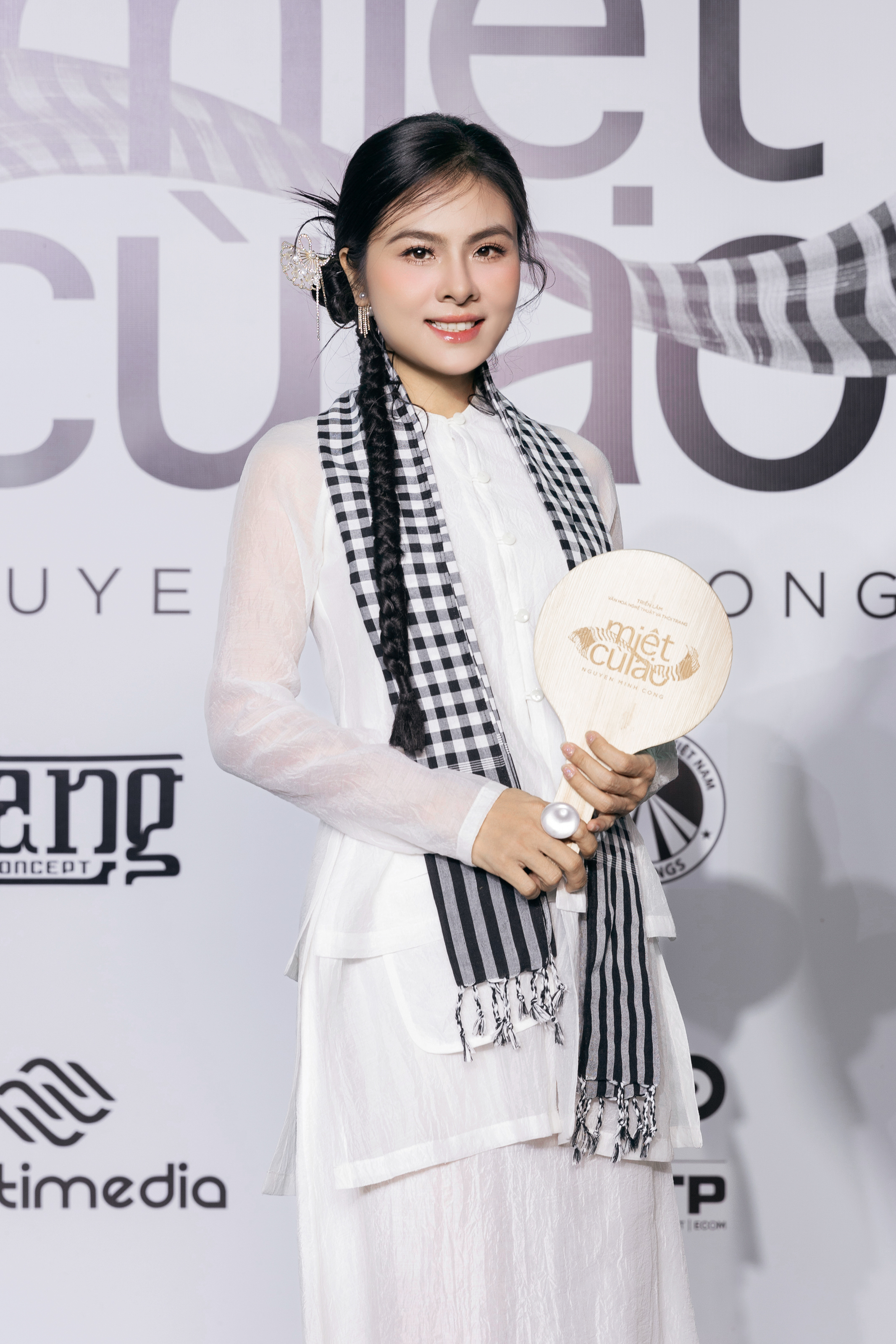 Phương Mỹ Chi, Vân Trang… tụ hội chúc mừng Nguyễn Minh Công - Ảnh 3.