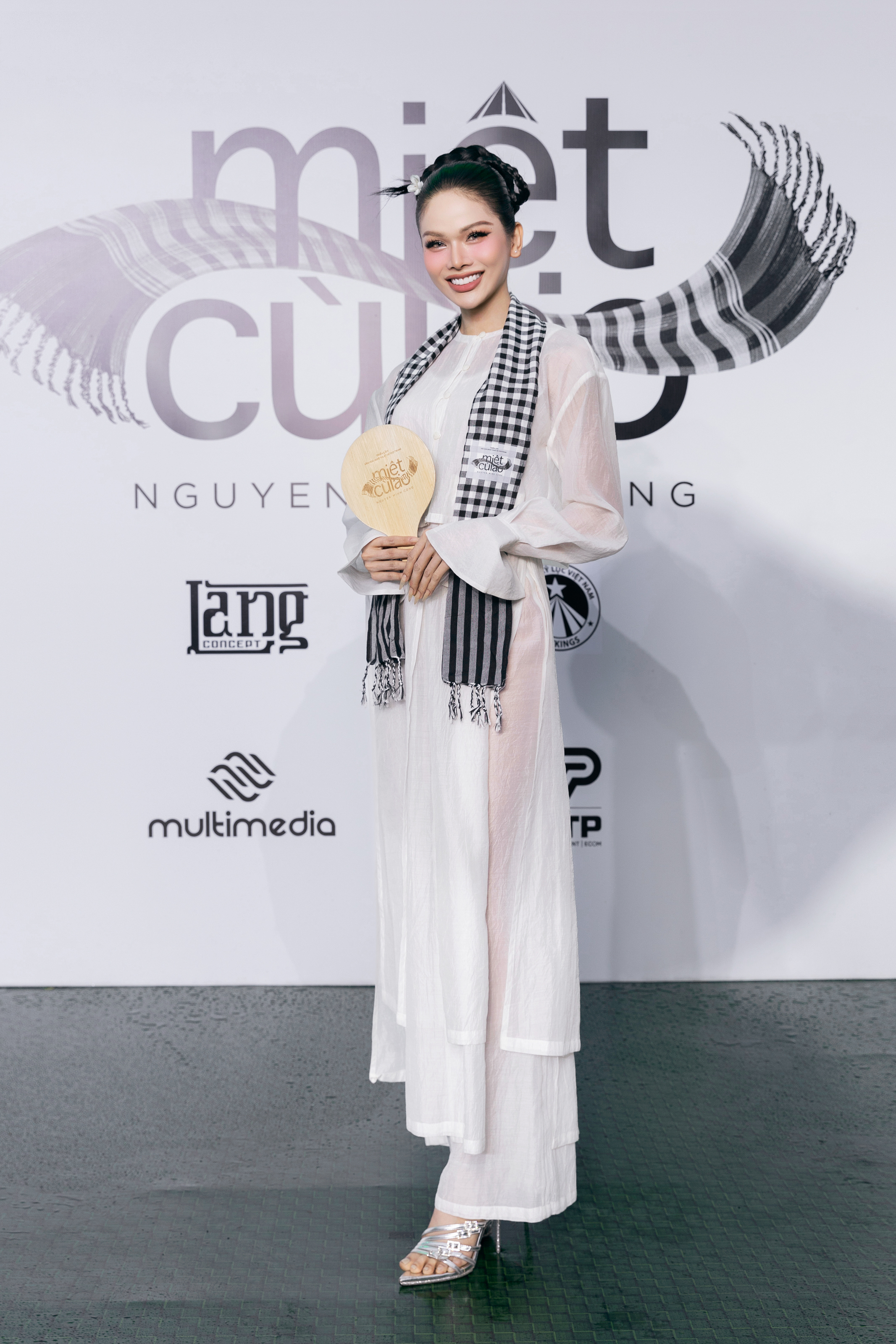 Phương Mỹ Chi, Vân Trang… tụ hội chúc mừng Nguyễn Minh Công - Ảnh 8.
