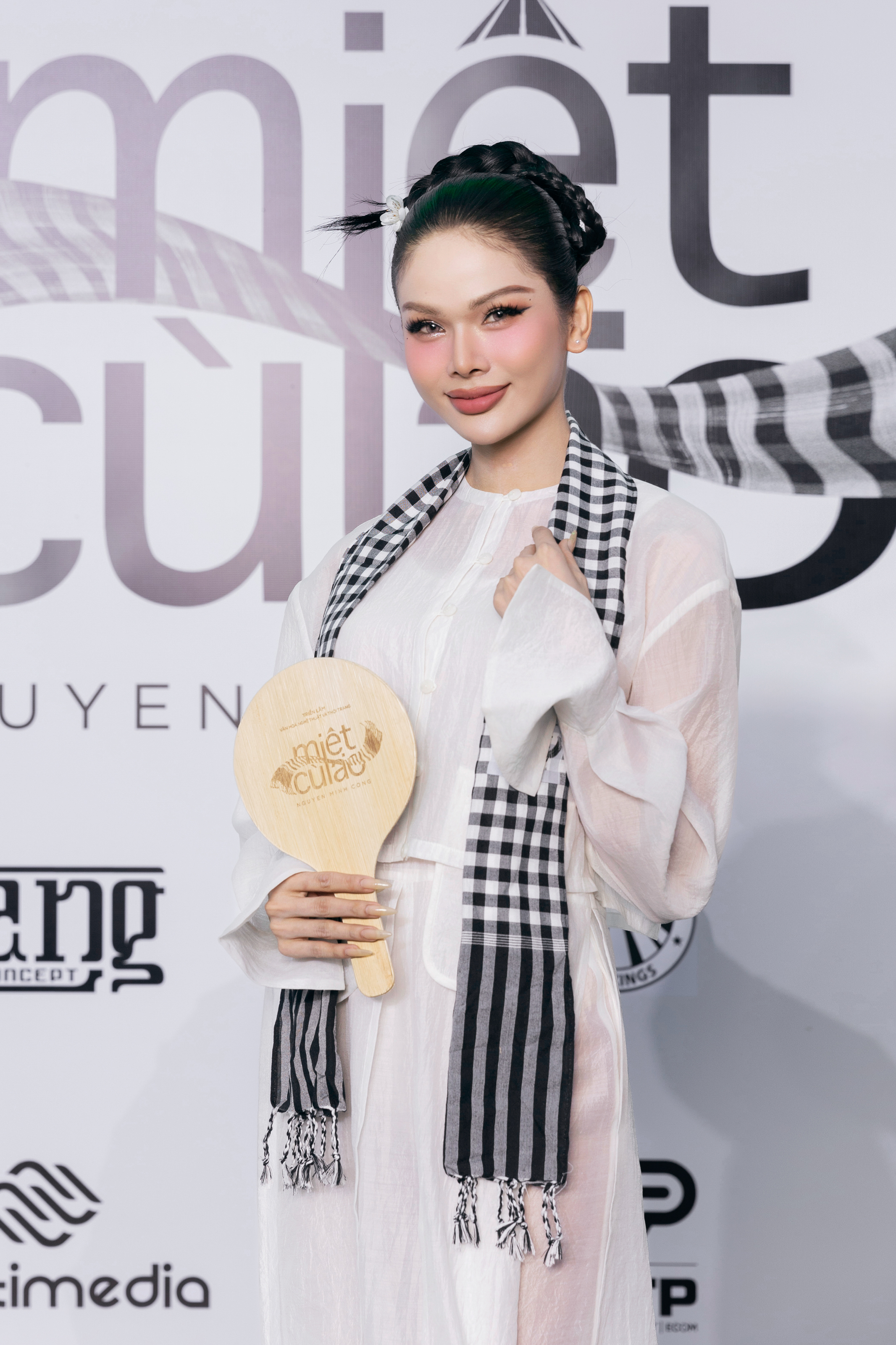 Phương Mỹ Chi, Vân Trang… tụ hội chúc mừng Nguyễn Minh Công - Ảnh 10.