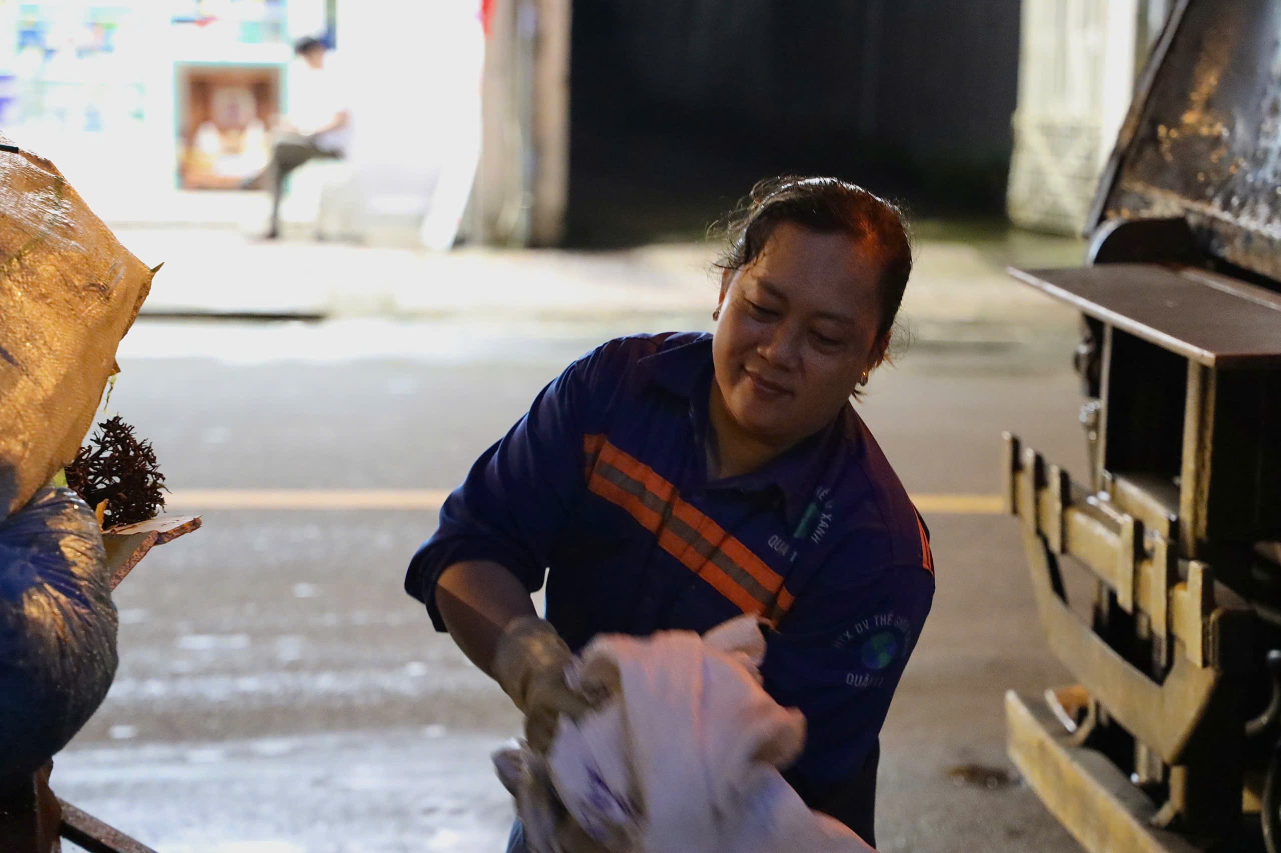 Chuyện đời những người thu gom rác dân lập - Ảnh 3. Chuyện đời những người thu gom rác dân lập - Ảnh 3.