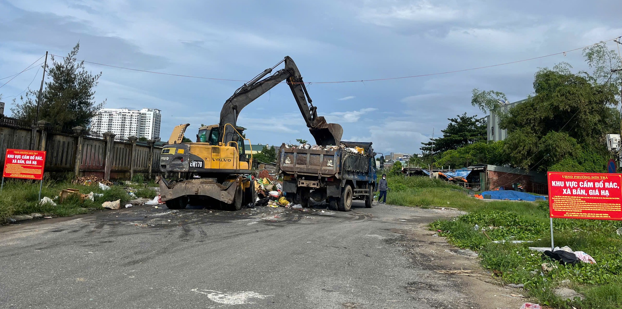 Phường Sơn Trà quyết liệt Thu dọn gần 100 tấn rác thải Trong chiến dịch mật phục - Ảnh 3. Phường Sơn Trà quyết liệt Thu dọn gần 100 tấn rác thải Trong chiến dịch mật phục - Ảnh 3.