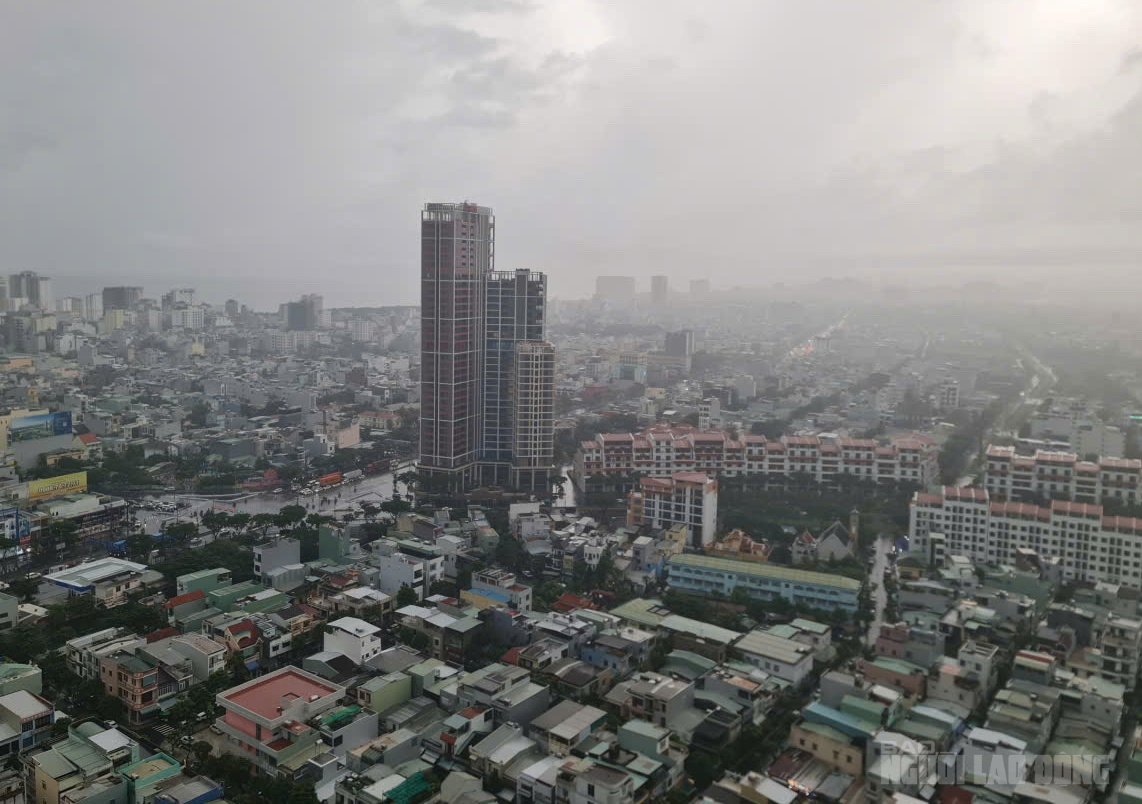 Đà Nẵng mưa lớn diện rộng, cảnh báo nguy cơ lũ quét và ngập úng - Ảnh 2.