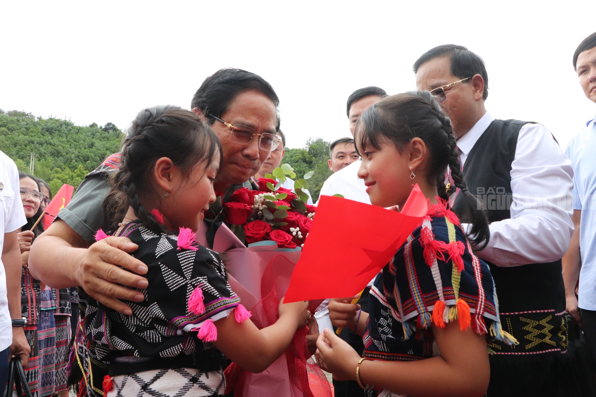 Thủ tướng Phạm Minh Chính khởi công trường học mới ở biên giới Đà Nẵng - Ảnh 2. Thủ tướng Phạm Minh Chính khởi công trường học mới ở biên giới Đà Nẵng - Ảnh 2.
