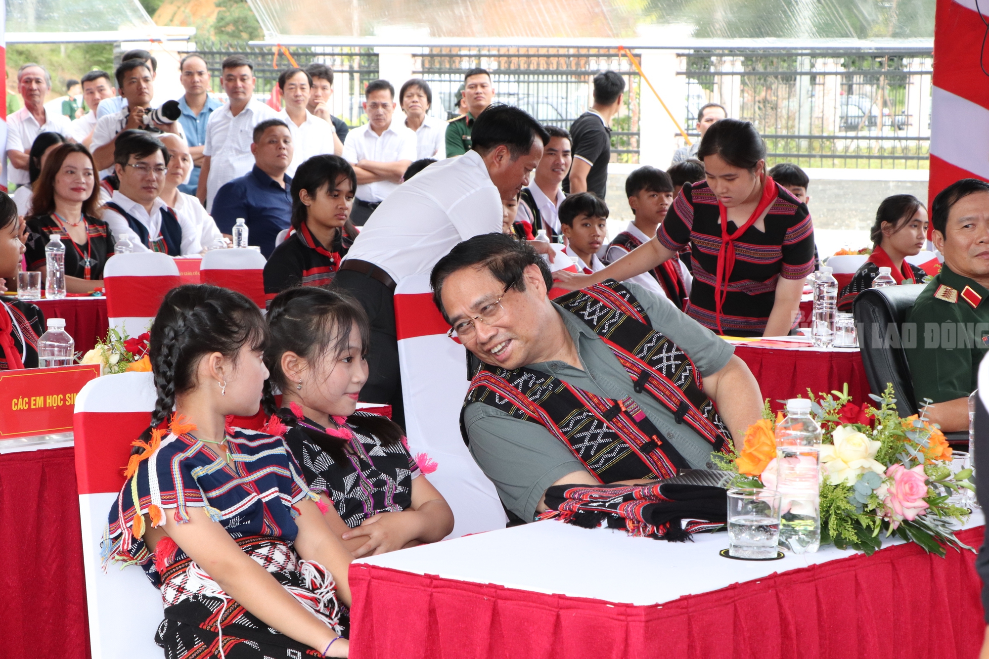 Thủ tướng Phạm Minh Chính khởi công trường học mới ở biên giới Đà Nẵng - Ảnh 9. Thủ tướng Phạm Minh Chính khởi công trường học mới ở biên giới Đà Nẵng - Ảnh 9.