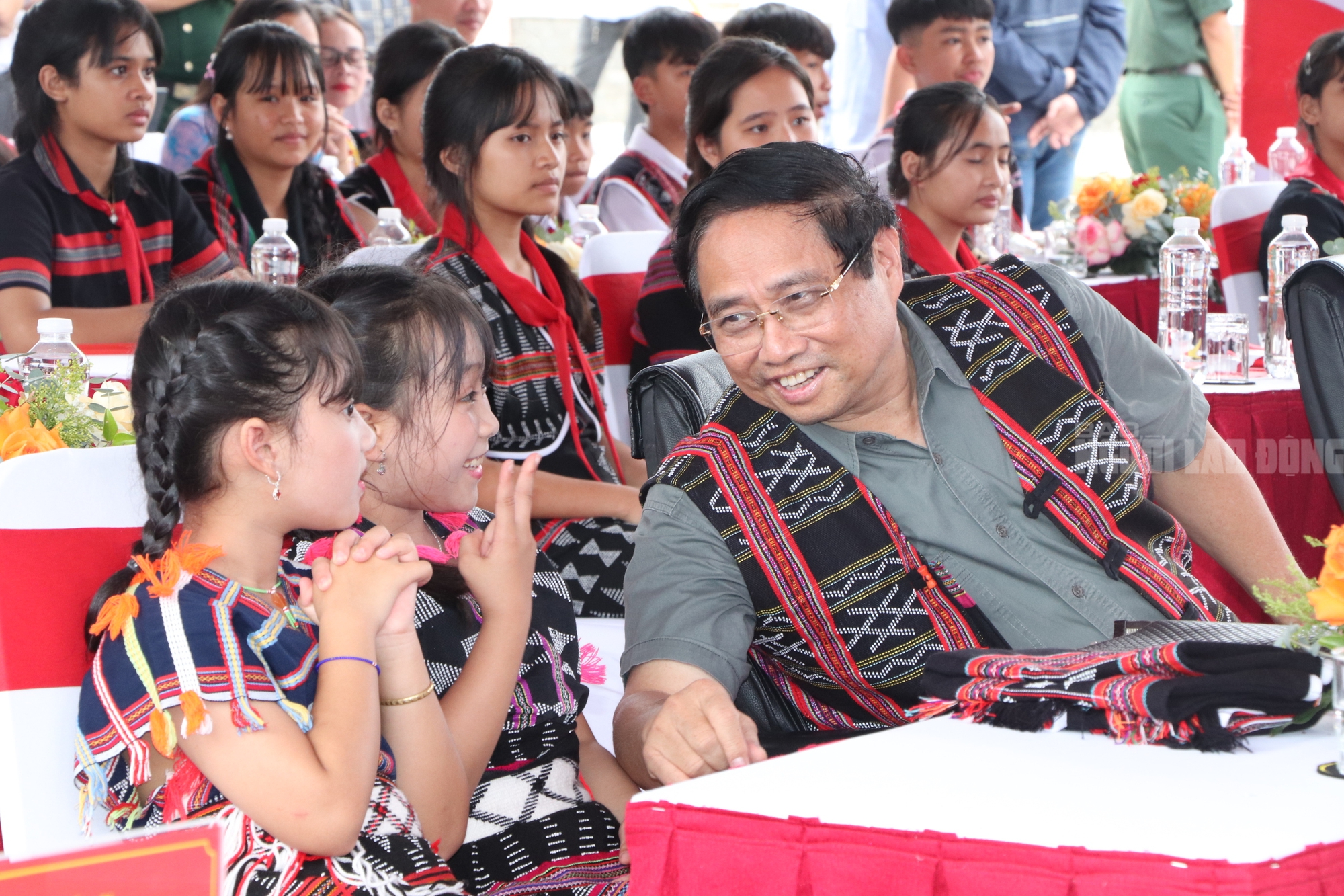 Thủ tướng Phạm Minh Chính khởi công trường học mới ở biên giới Đà Nẵng - Ảnh 10. Thủ tướng Phạm Minh Chính khởi công trường học mới ở biên giới Đà Nẵng - Ảnh 10.